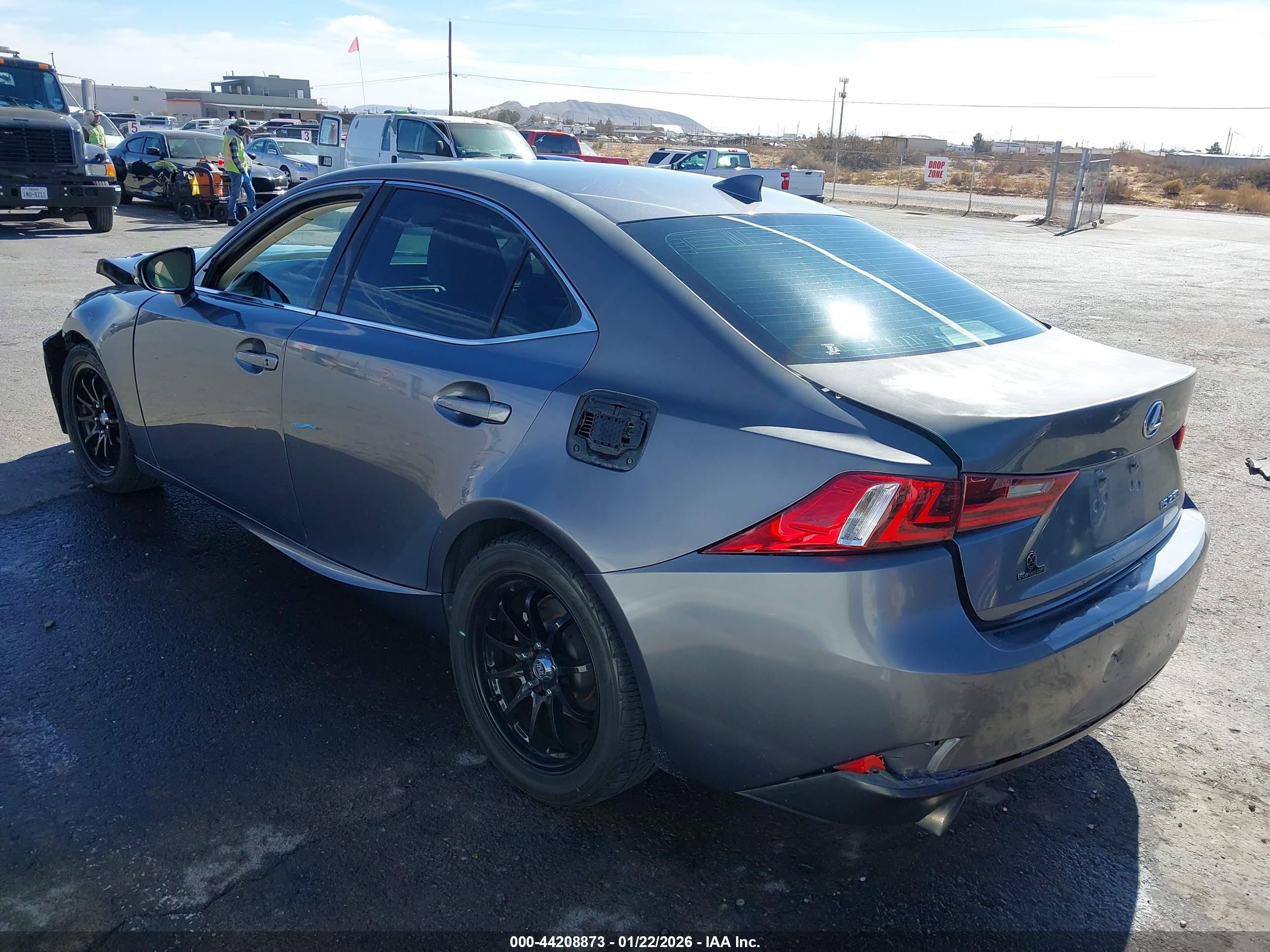 LEXUS IS image 3
