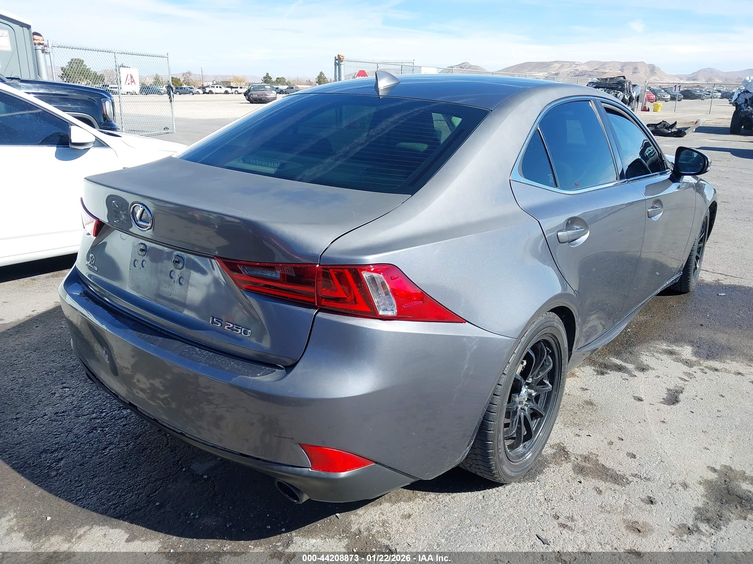 LEXUS IS image 4