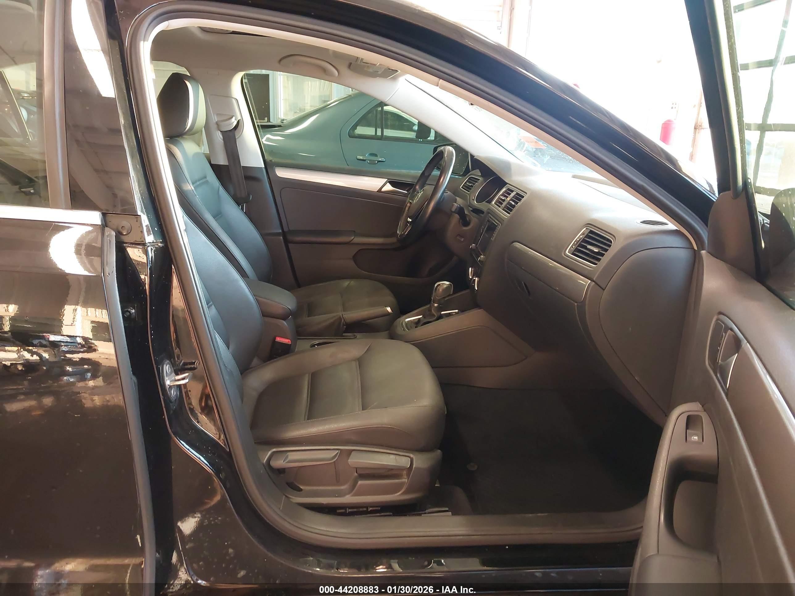 VOLKSWAGEN JETTA image 5