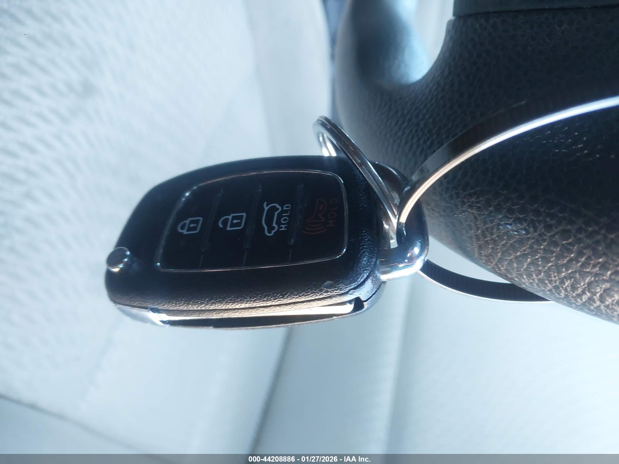 HYUNDAI SANTA image 11