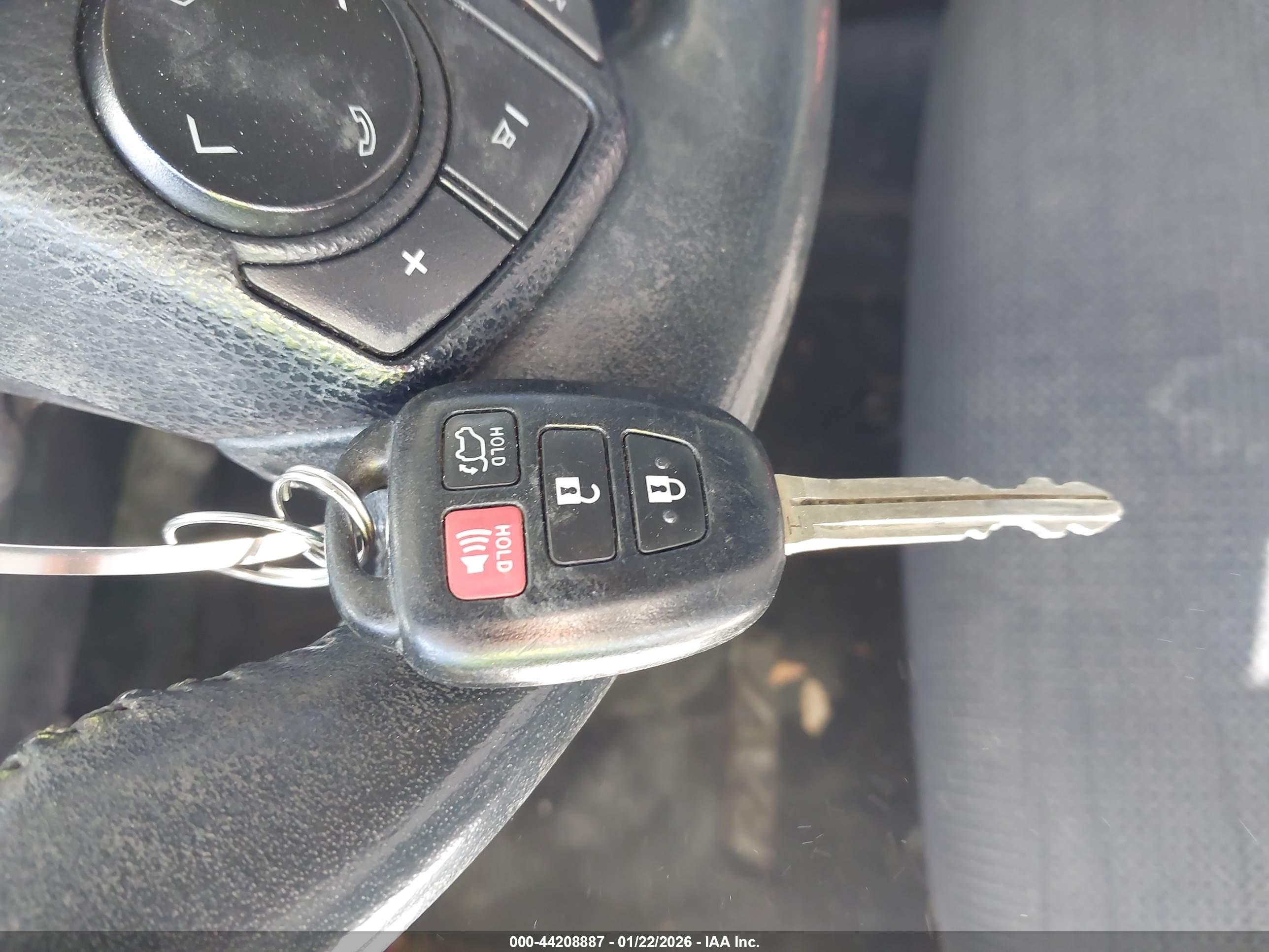 TOYOTA RAV4 image 11