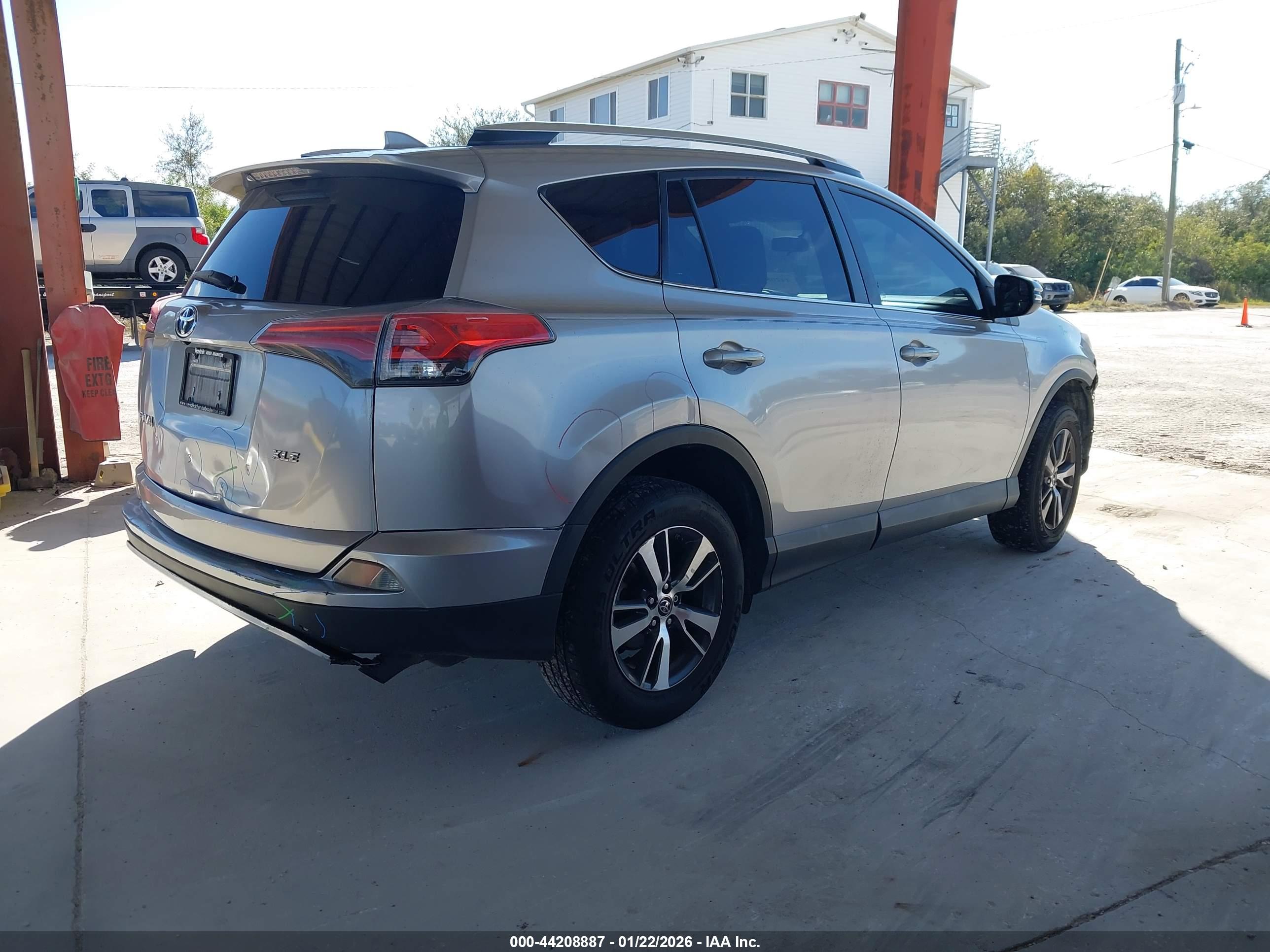 TOYOTA RAV4 image 4
