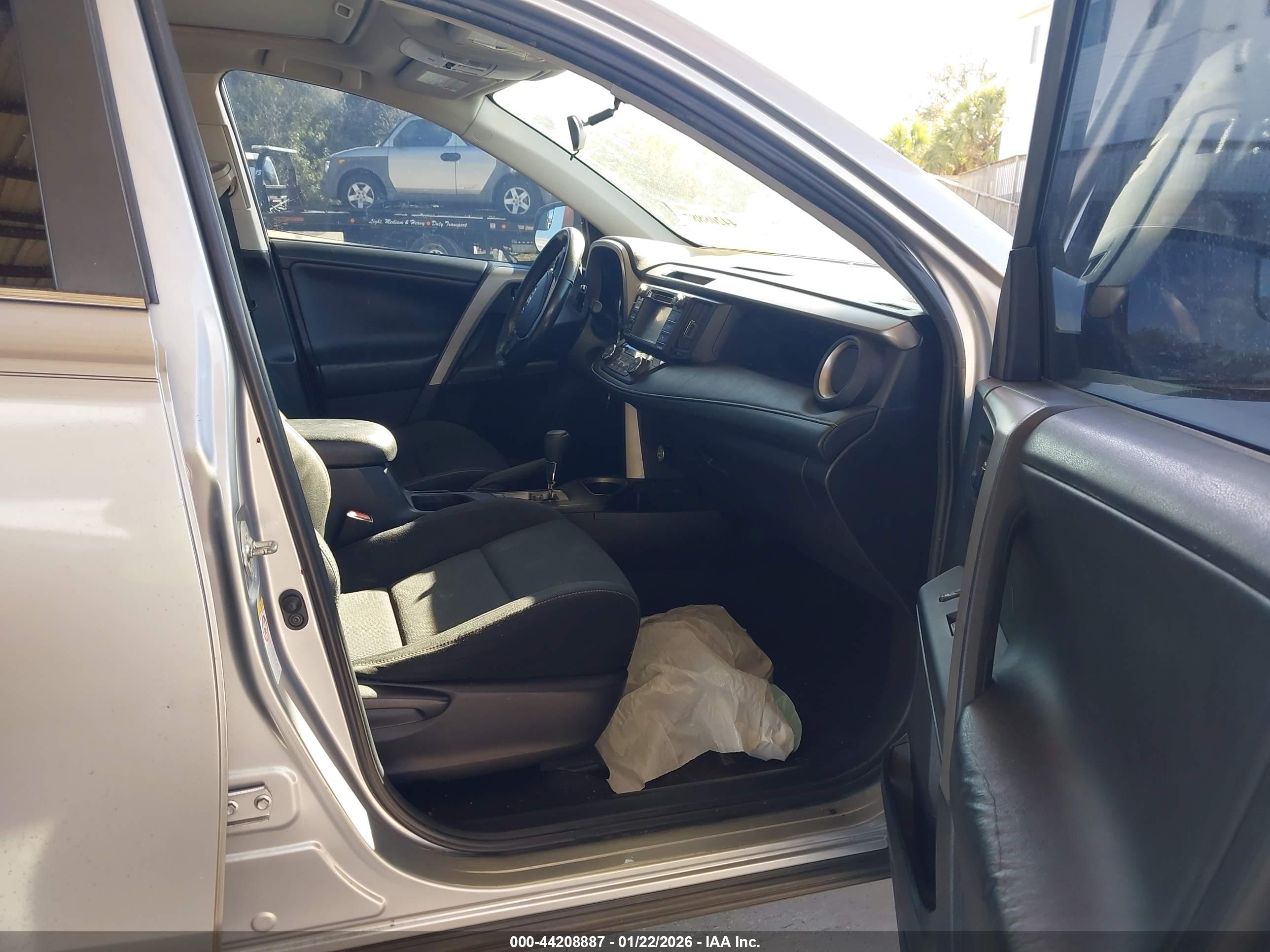 TOYOTA RAV4 image 5