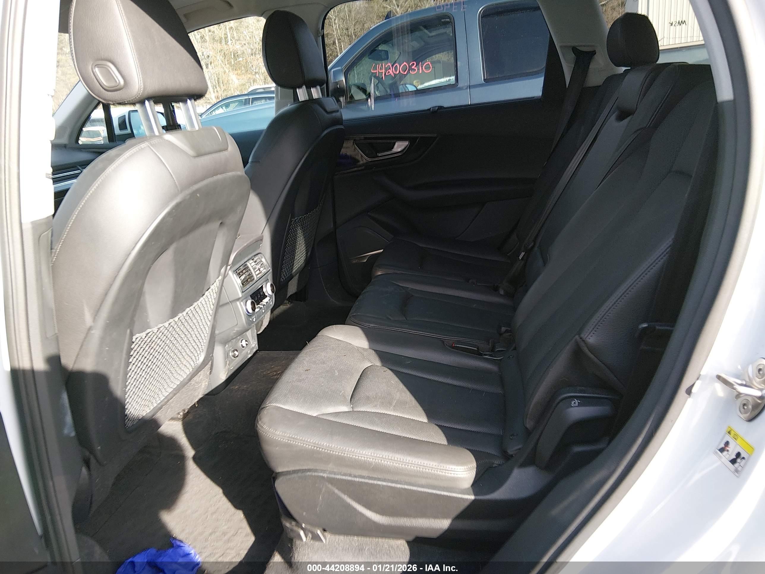 AUDI Q7 image 8