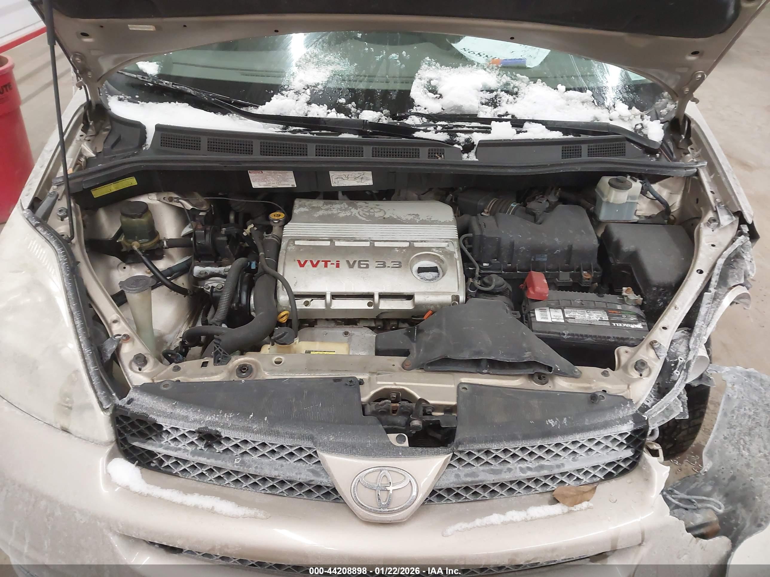 TOYOTA SIENNA image 10