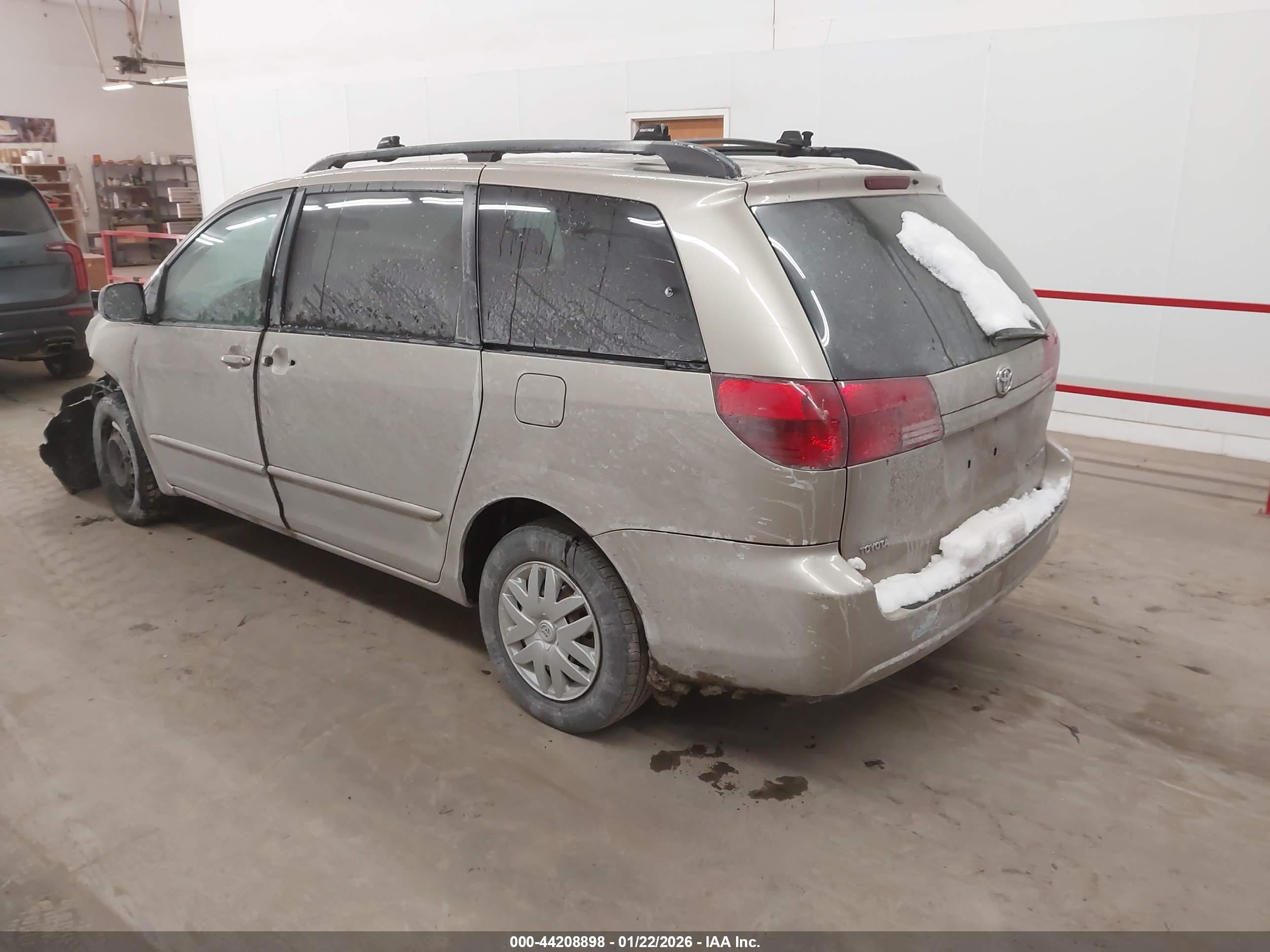 TOYOTA SIENNA image 3