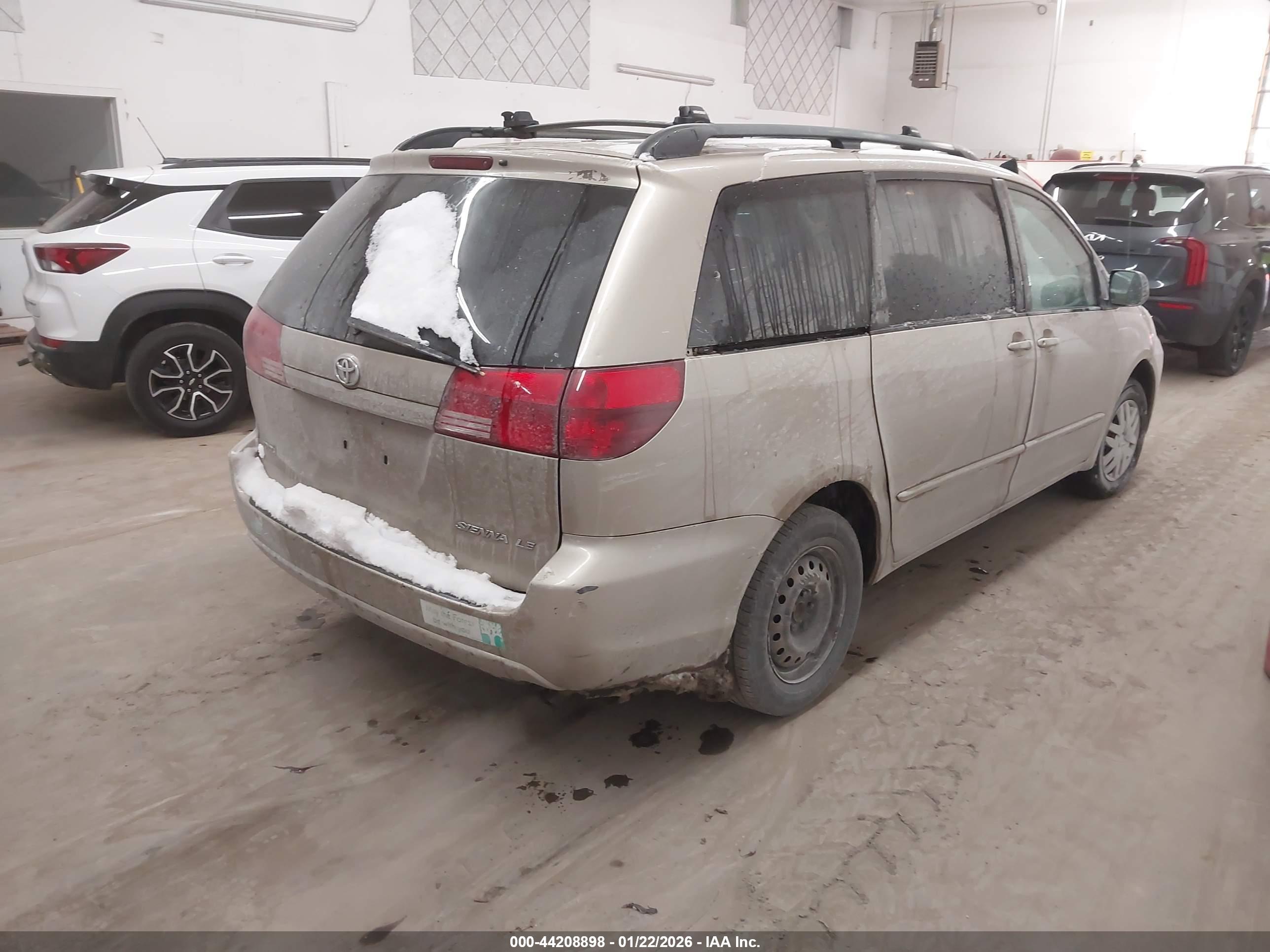 TOYOTA SIENNA image 4