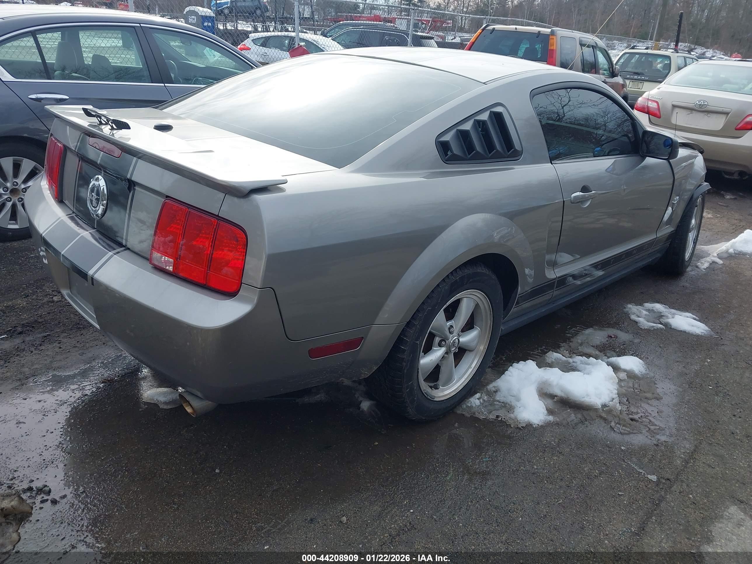 FORD MUSTANG image 4