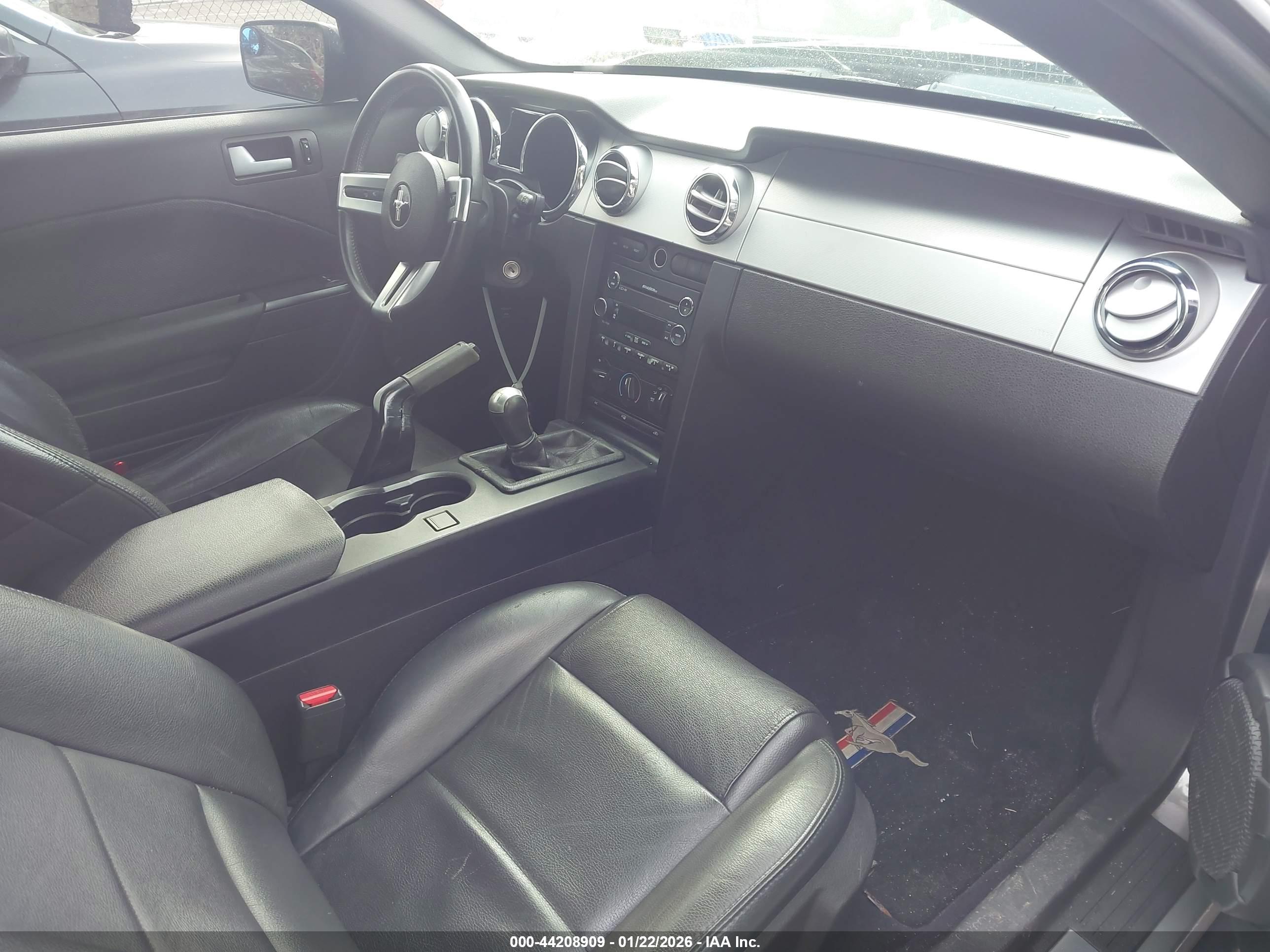FORD MUSTANG image 5