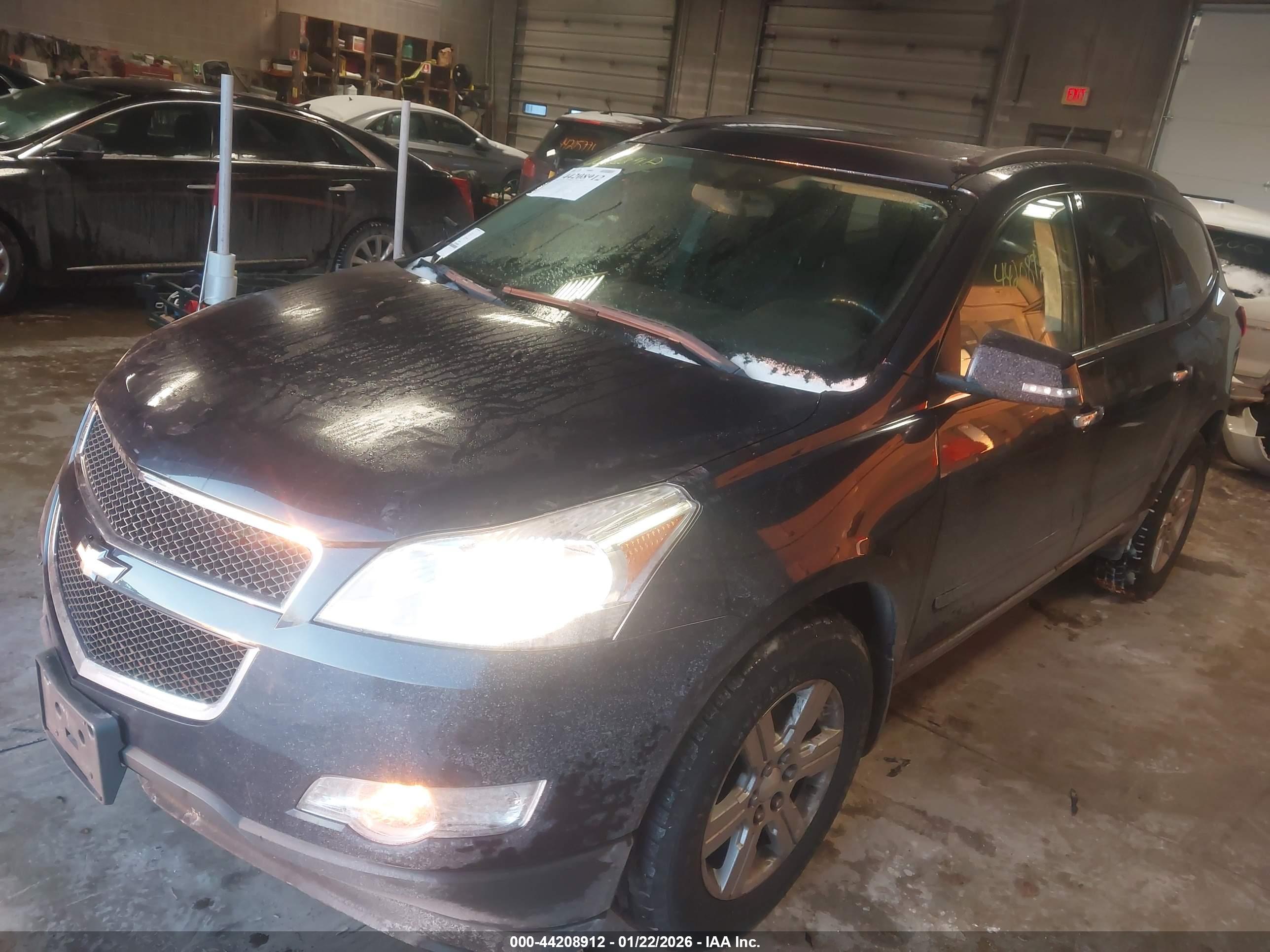 CHEVROLET TRAVERSE image 2