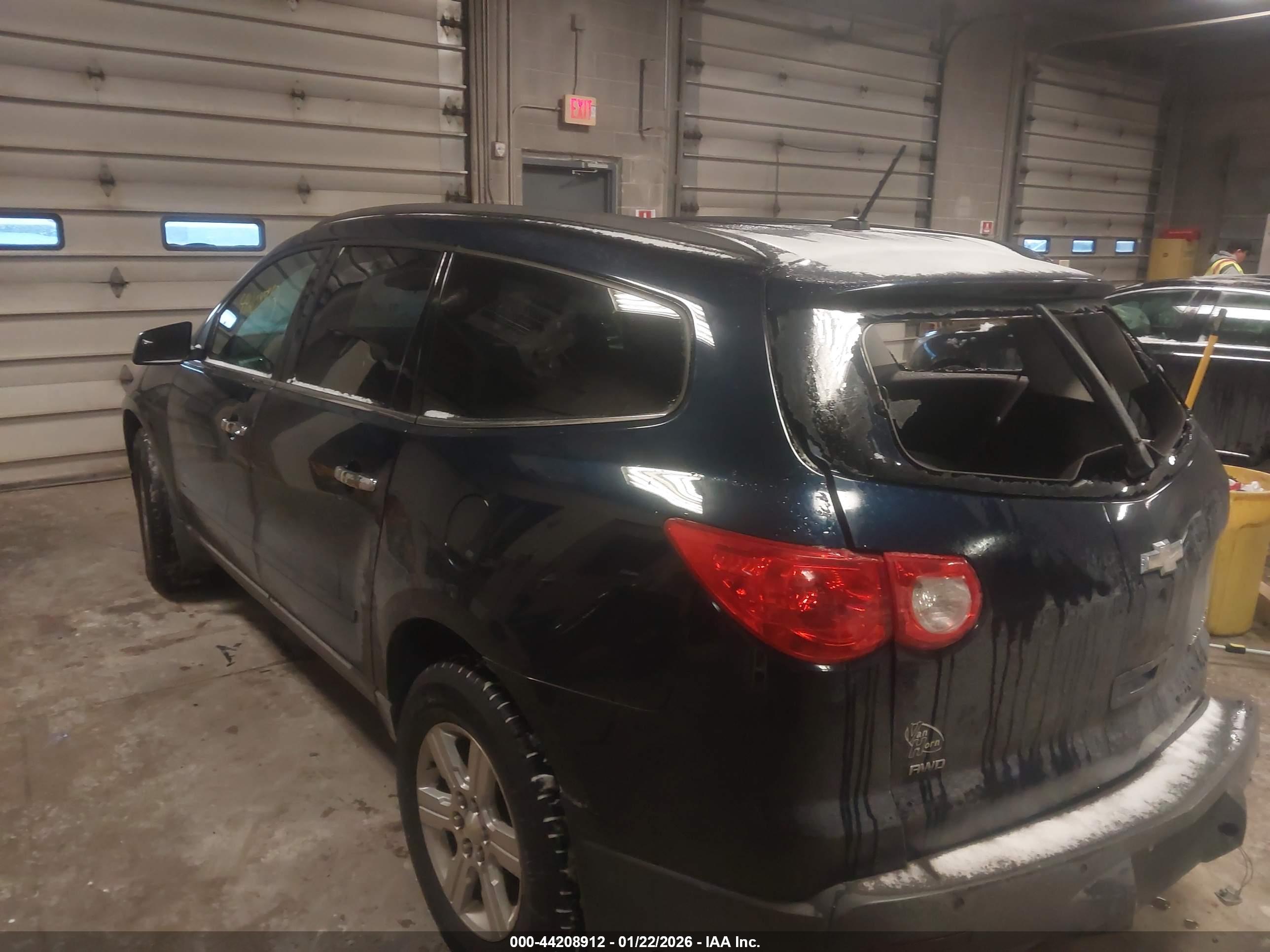 CHEVROLET TRAVERSE image 3