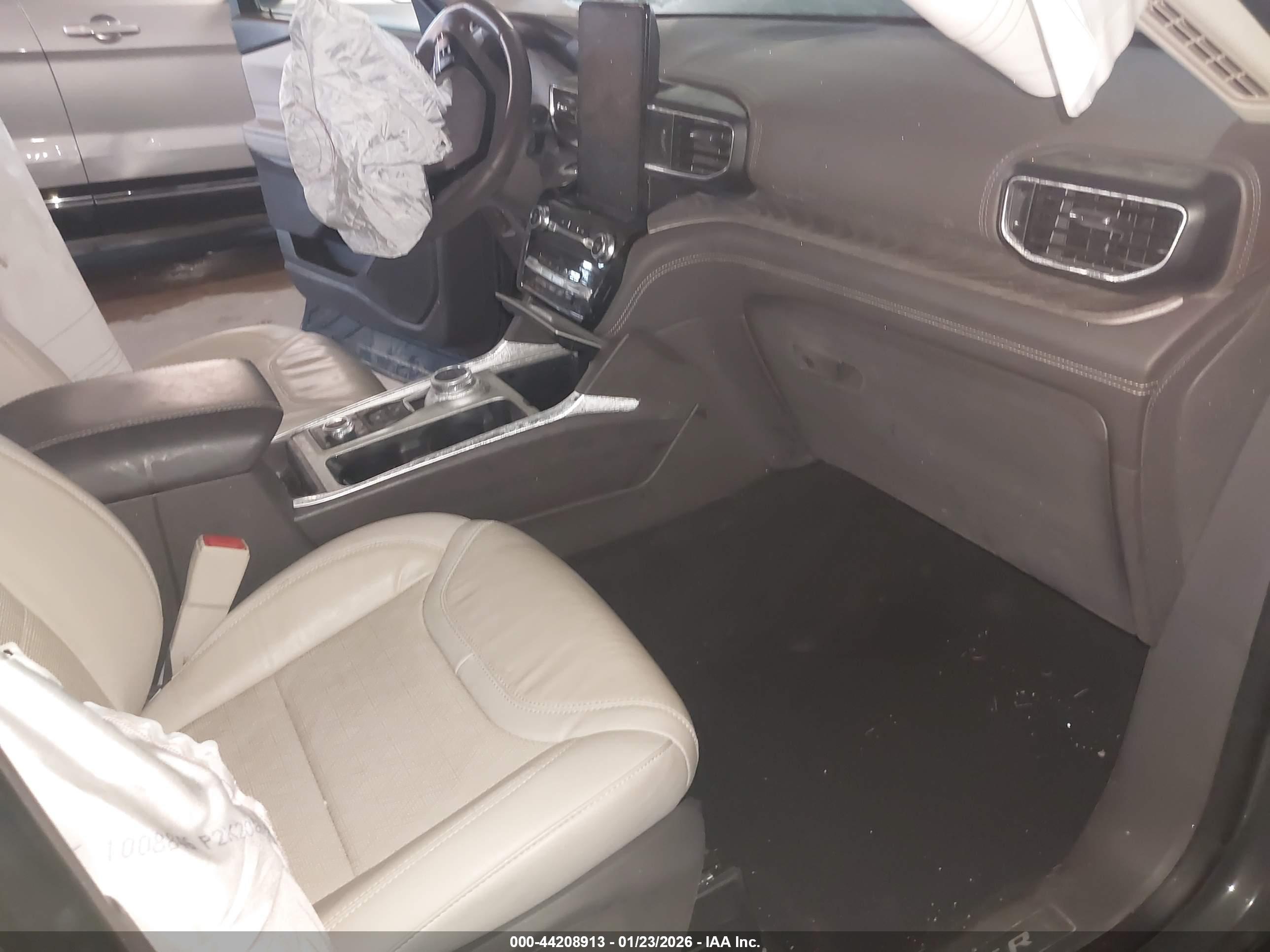 FORD EXPLORER image 5