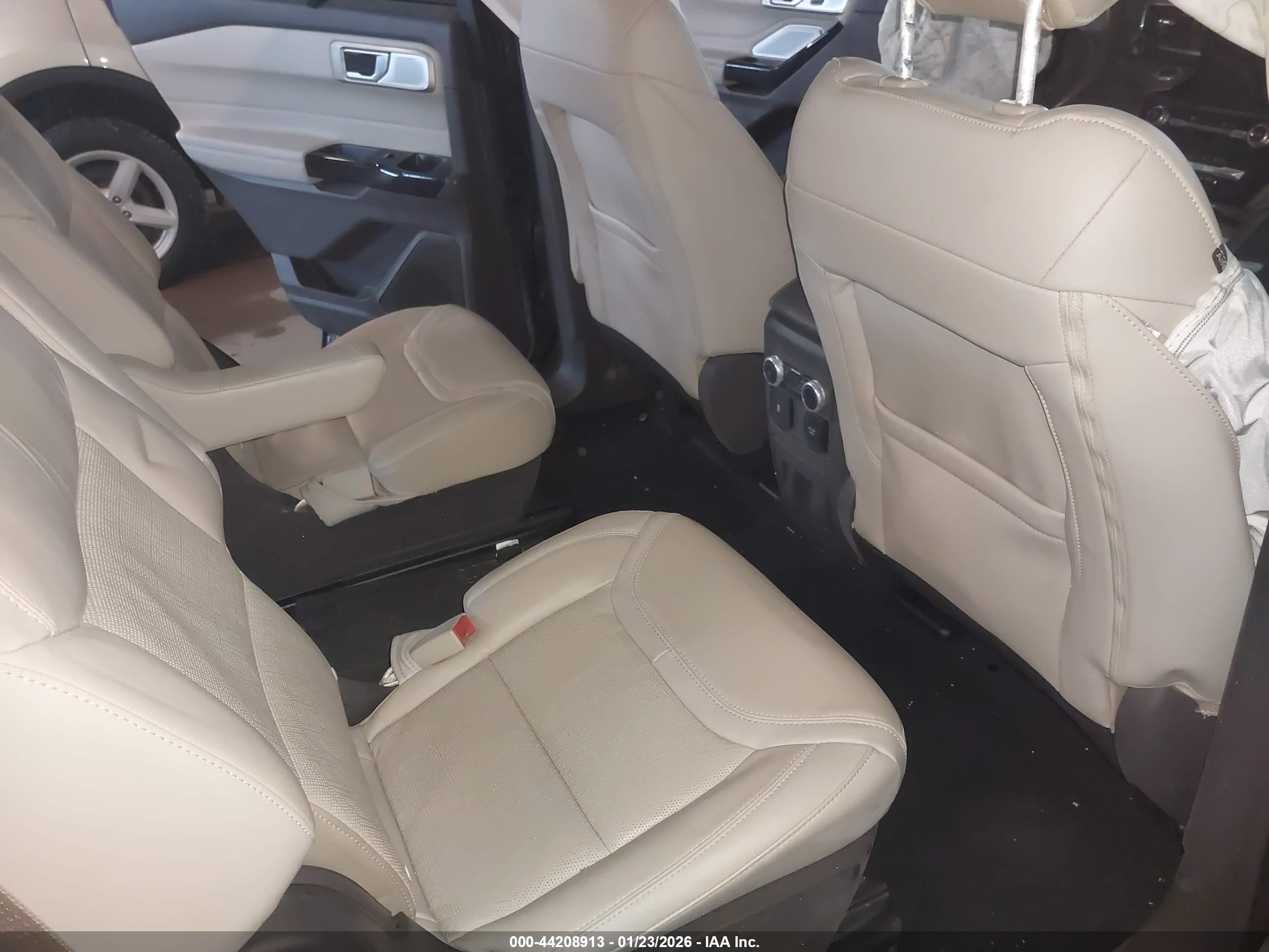 FORD EXPLORER image 8
