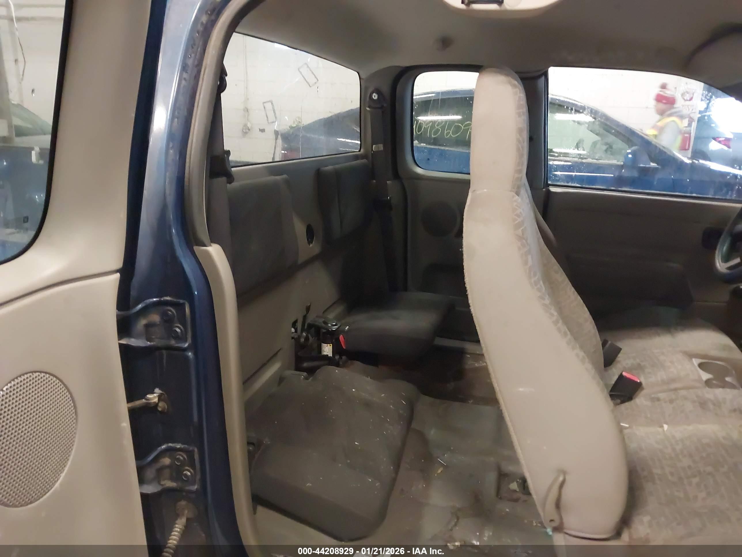 CHEVROLET COLORADO image 8