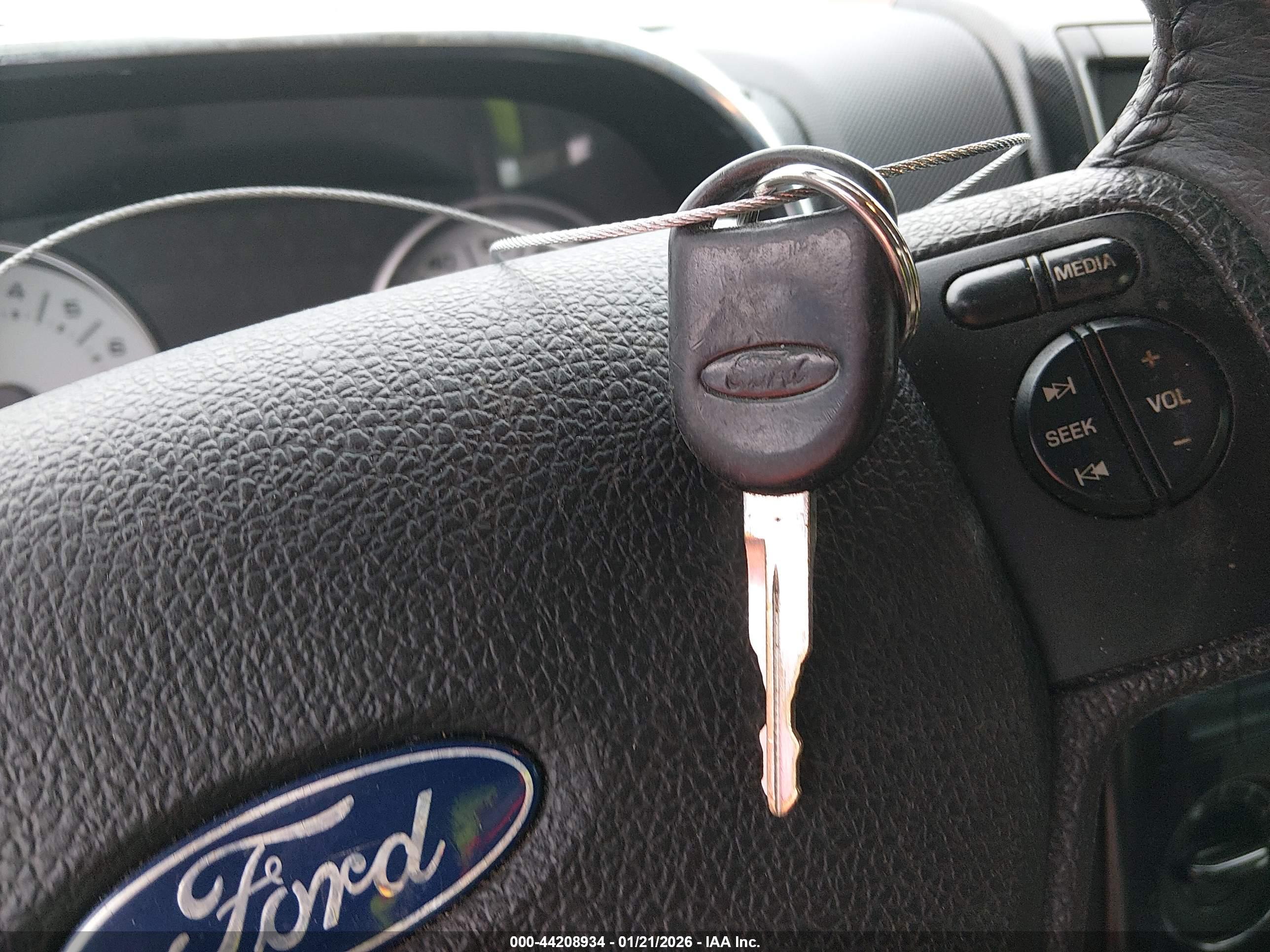 FORD EXPLORER image 11