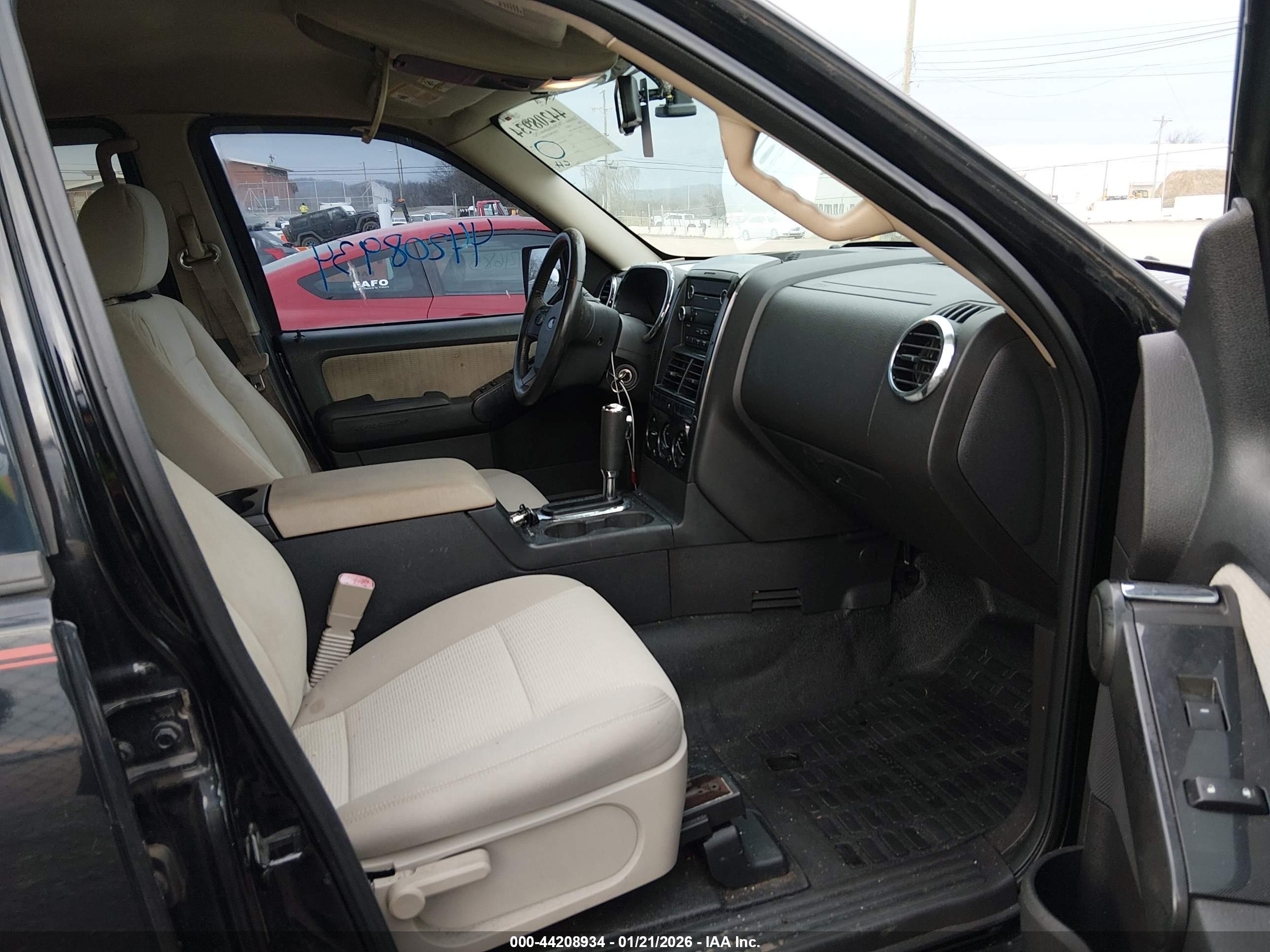 FORD EXPLORER image 5