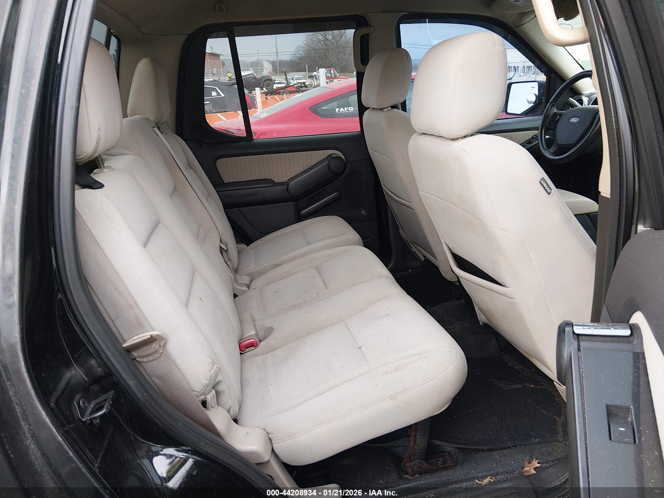 FORD EXPLORER image 8