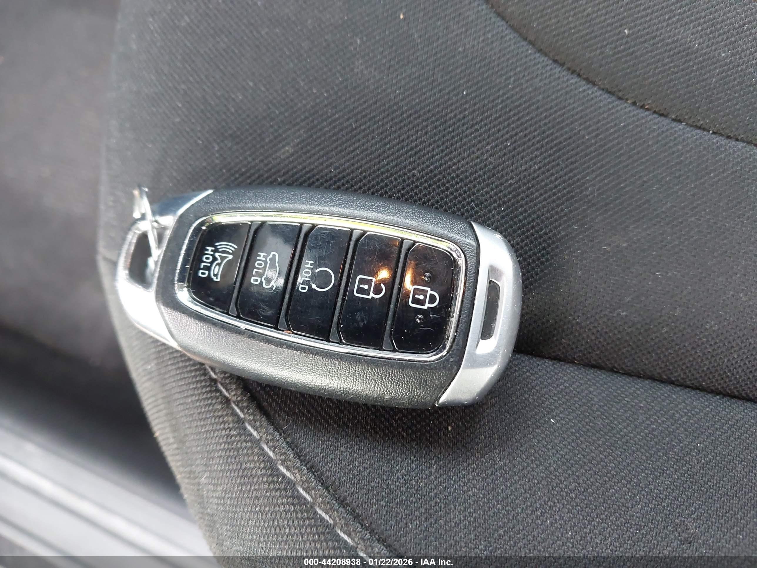 HYUNDAI ELANTRA image 11