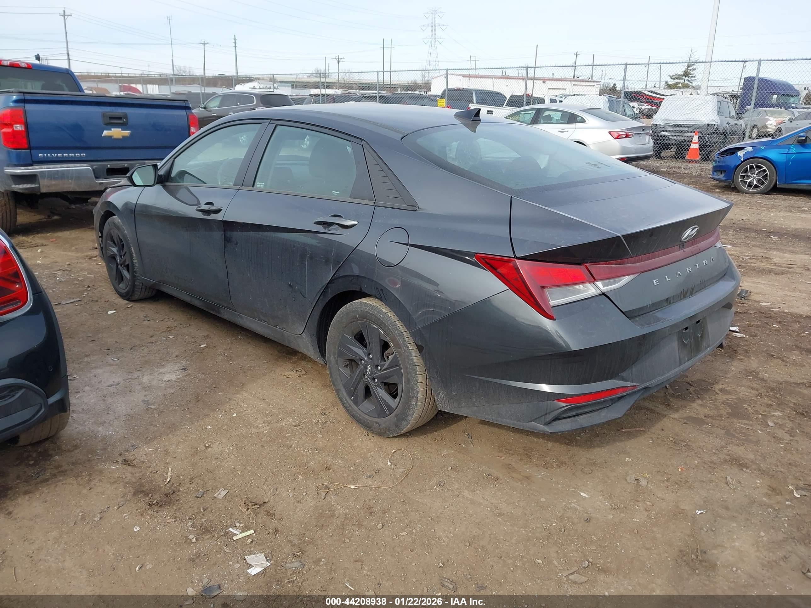 HYUNDAI ELANTRA image 3