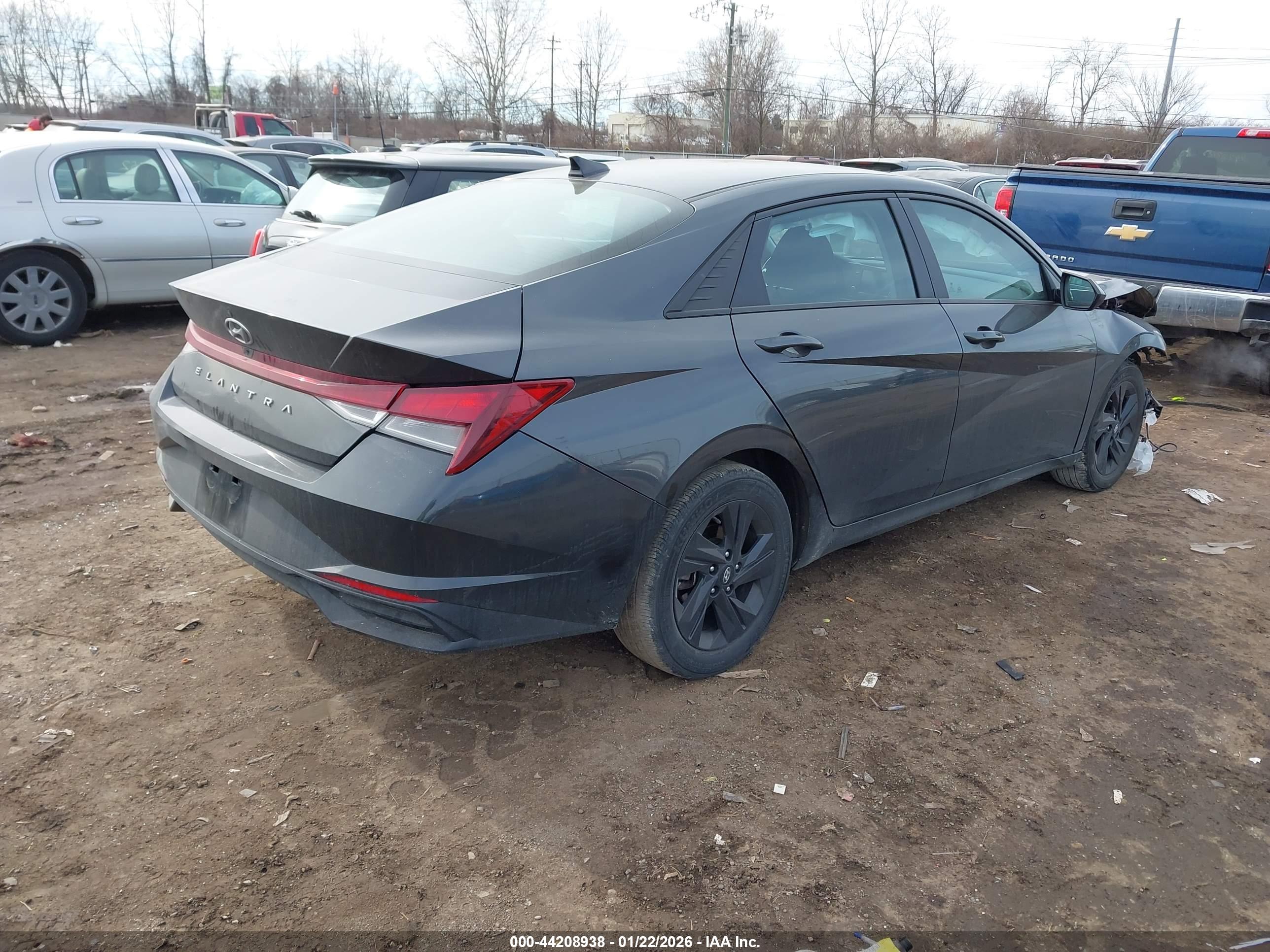 HYUNDAI ELANTRA image 4