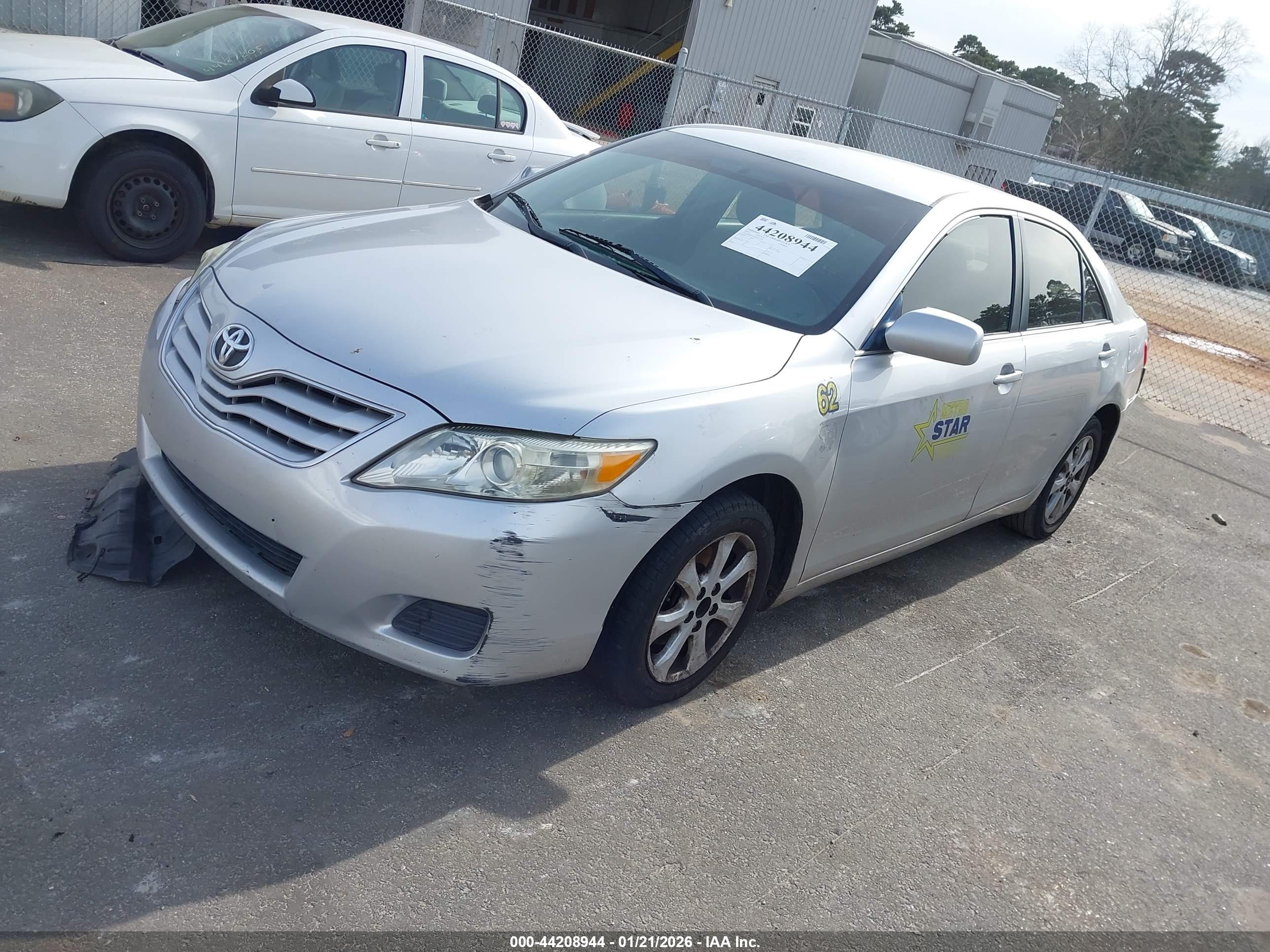 TOYOTA CAMRY image 2