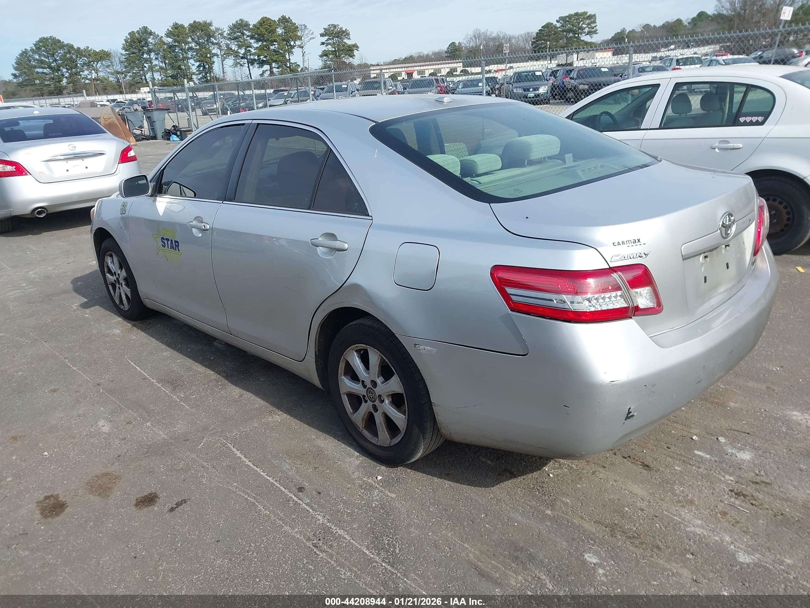 TOYOTA CAMRY image 3