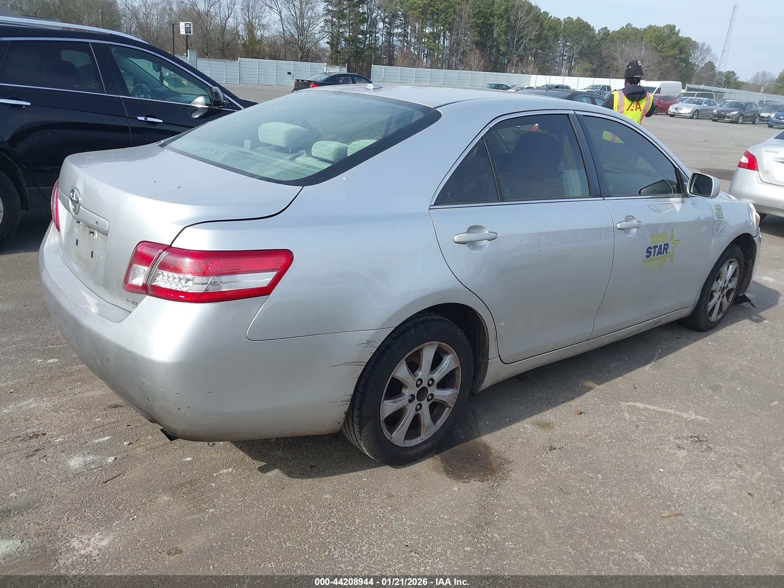 TOYOTA CAMRY image 4