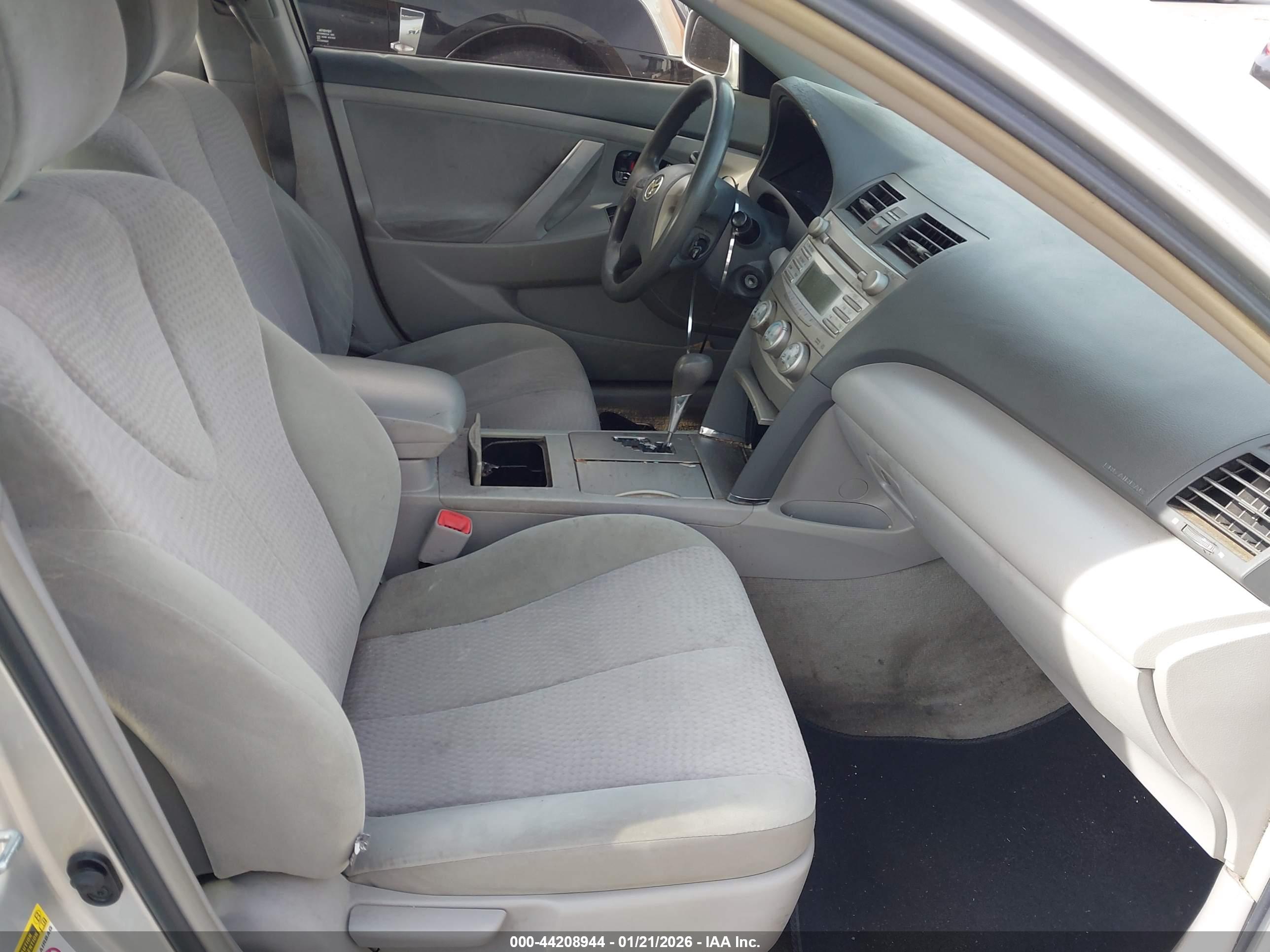 TOYOTA CAMRY image 5