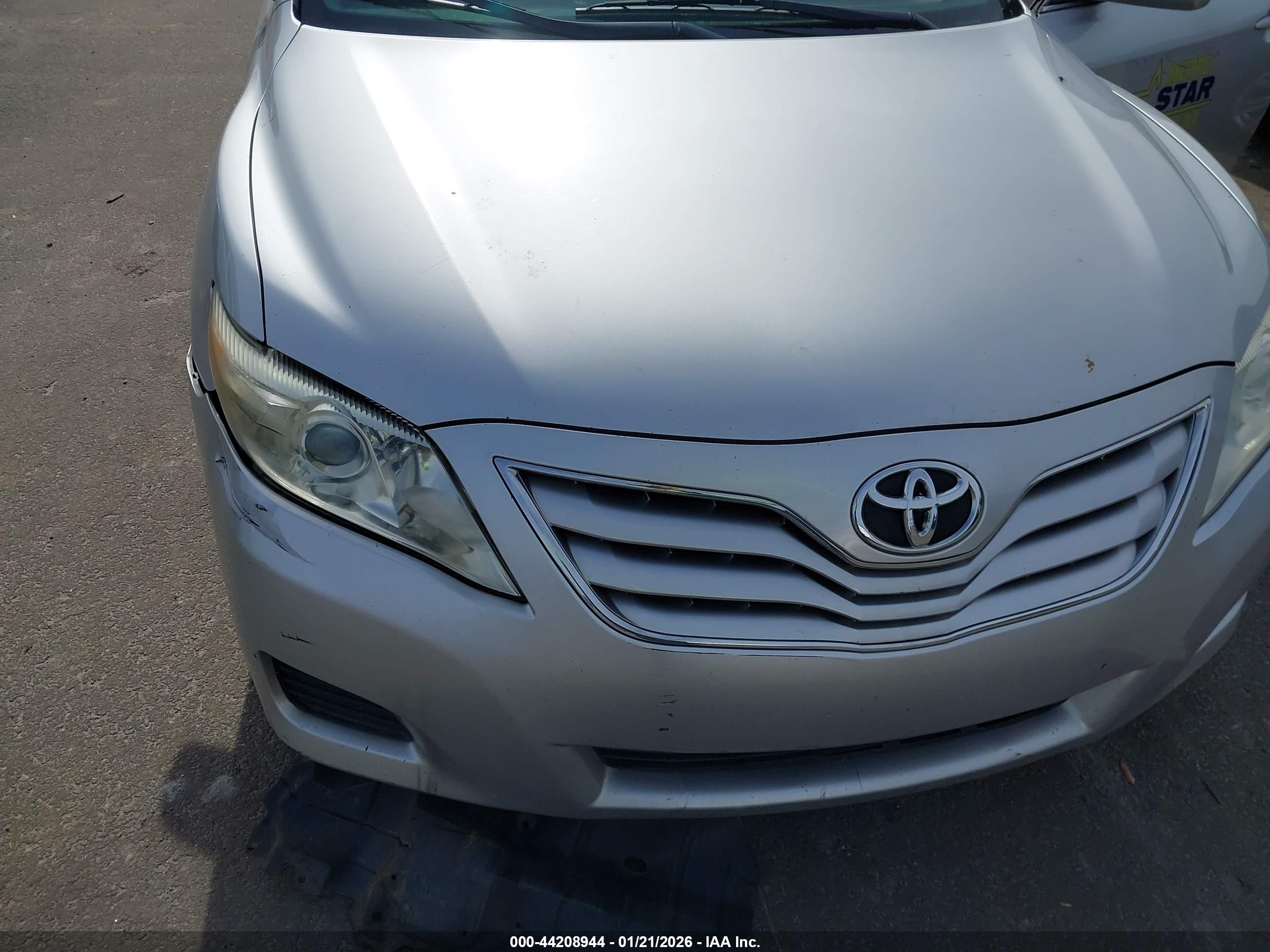 TOYOTA CAMRY image 6