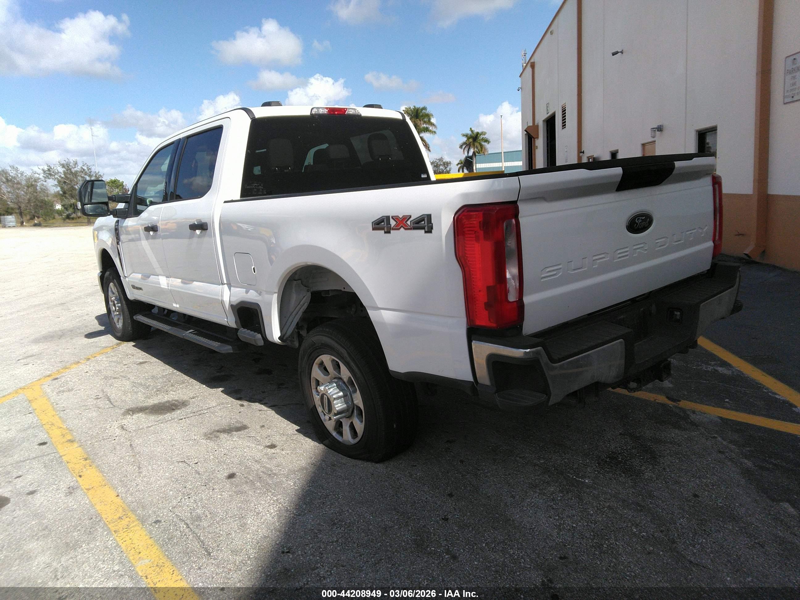 FORD F-350 image 4