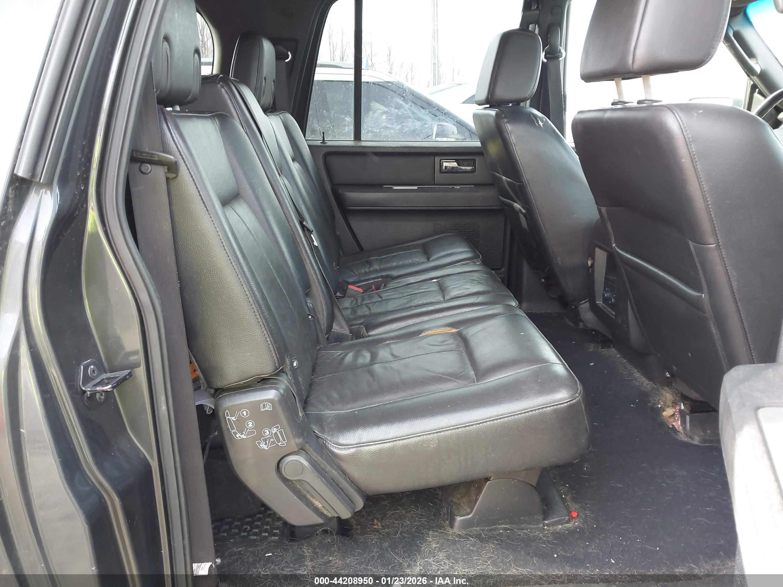 FORD EXPEDITION image 8