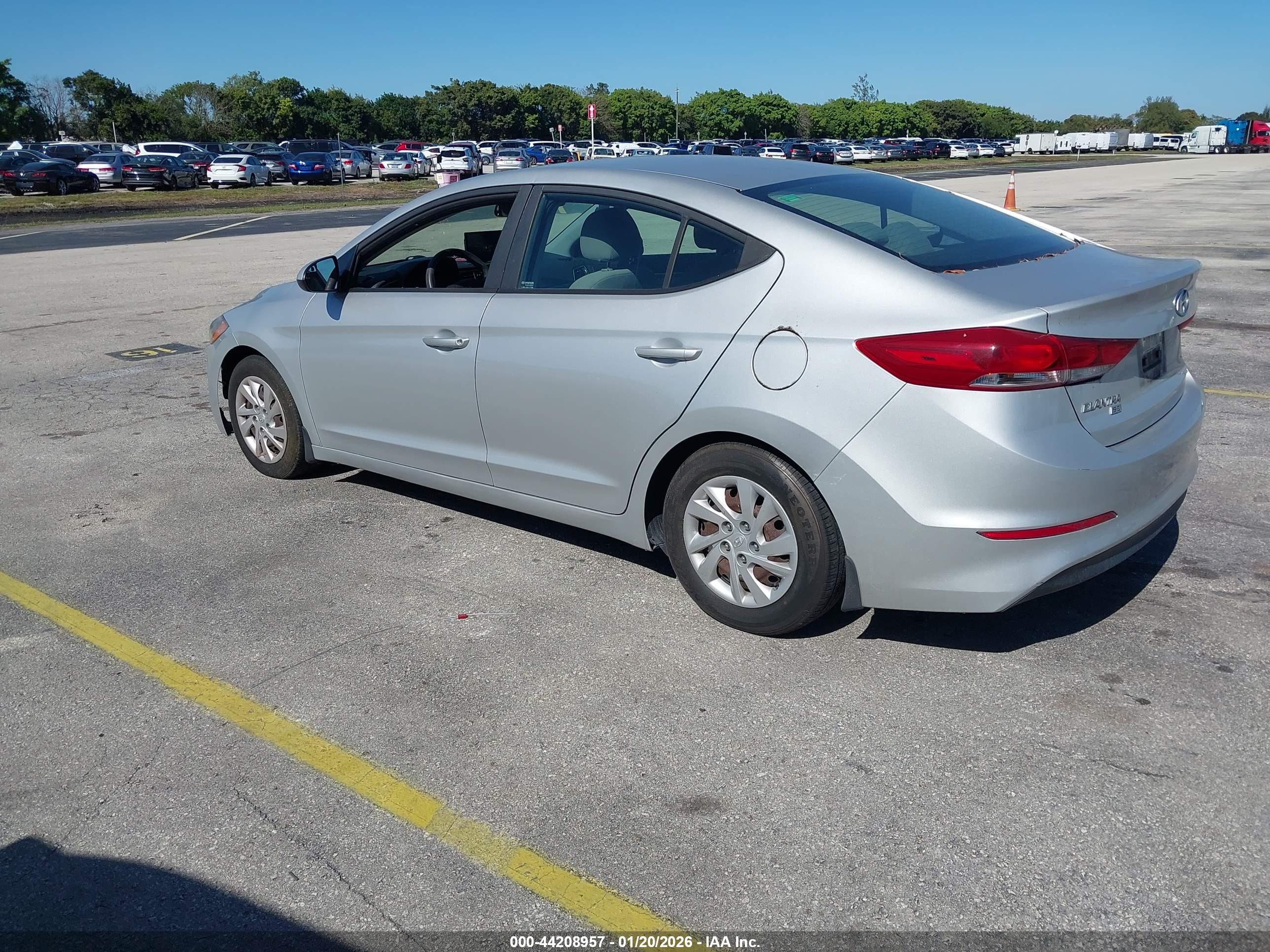 HYUNDAI ELANTRA image 3