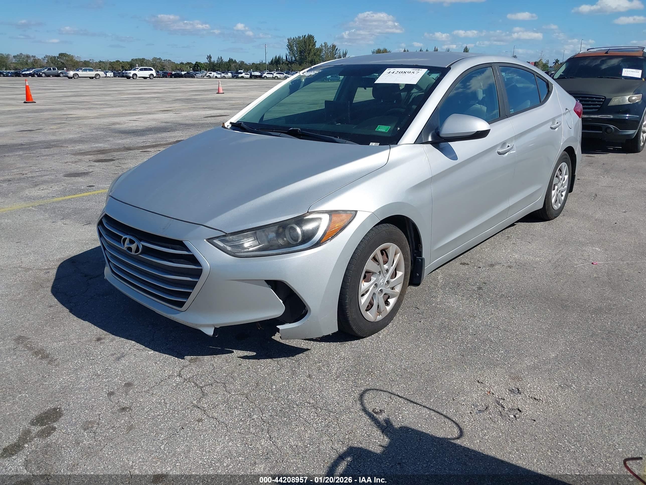 HYUNDAI ELANTRA image 6