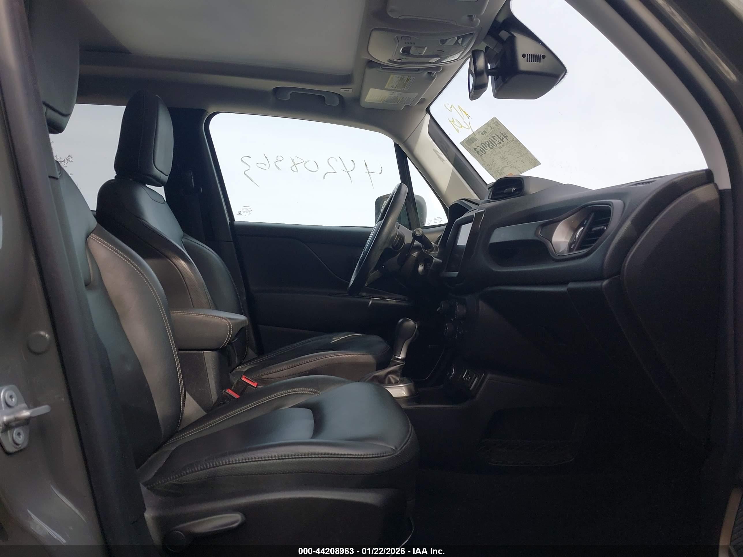 JEEP RENEGADE image 5
