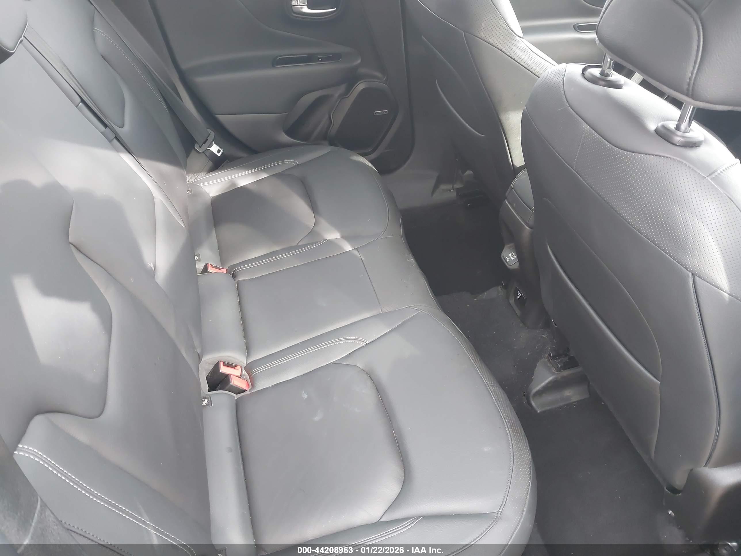 JEEP RENEGADE image 8