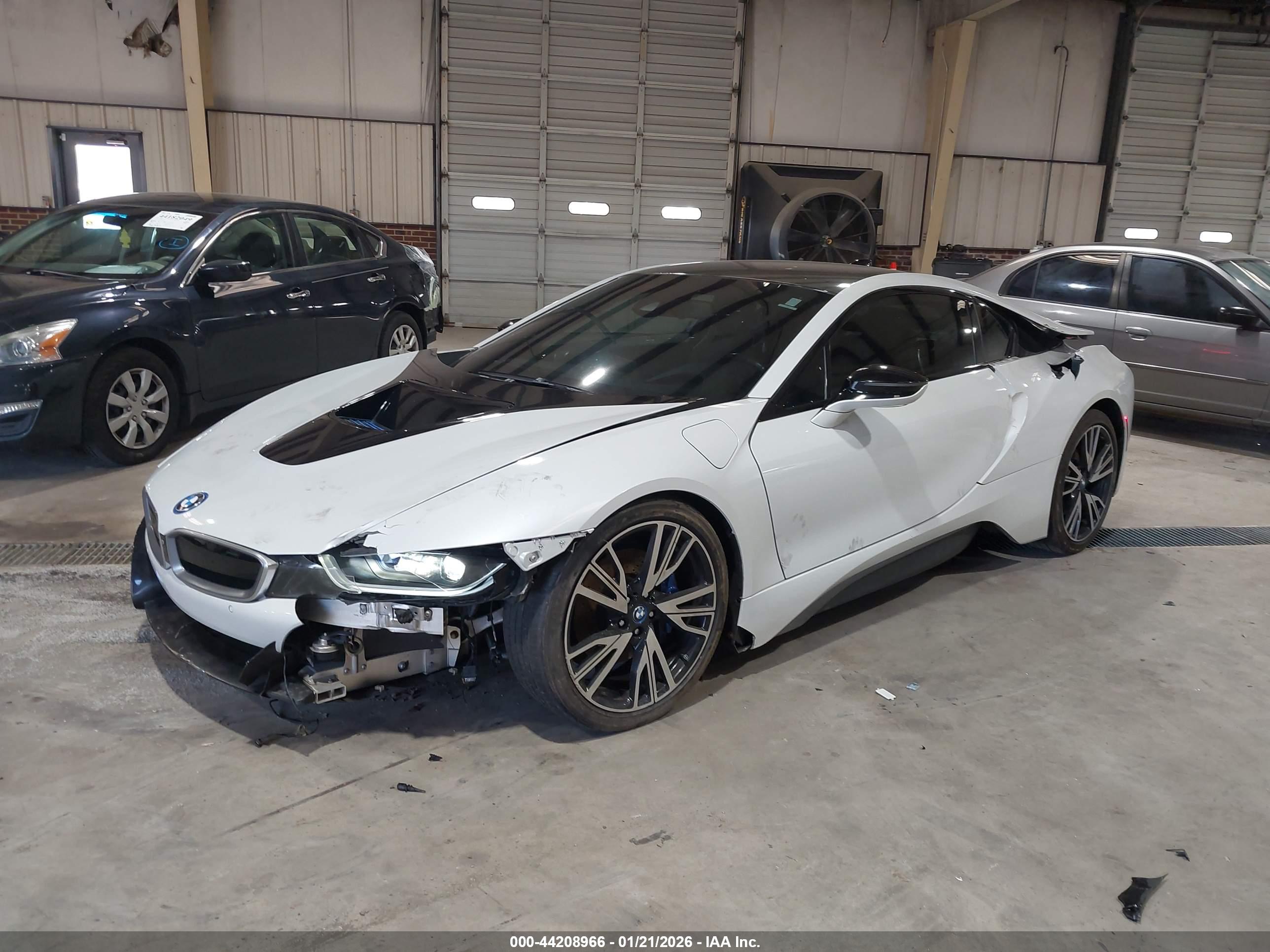 BMW I8 image 2