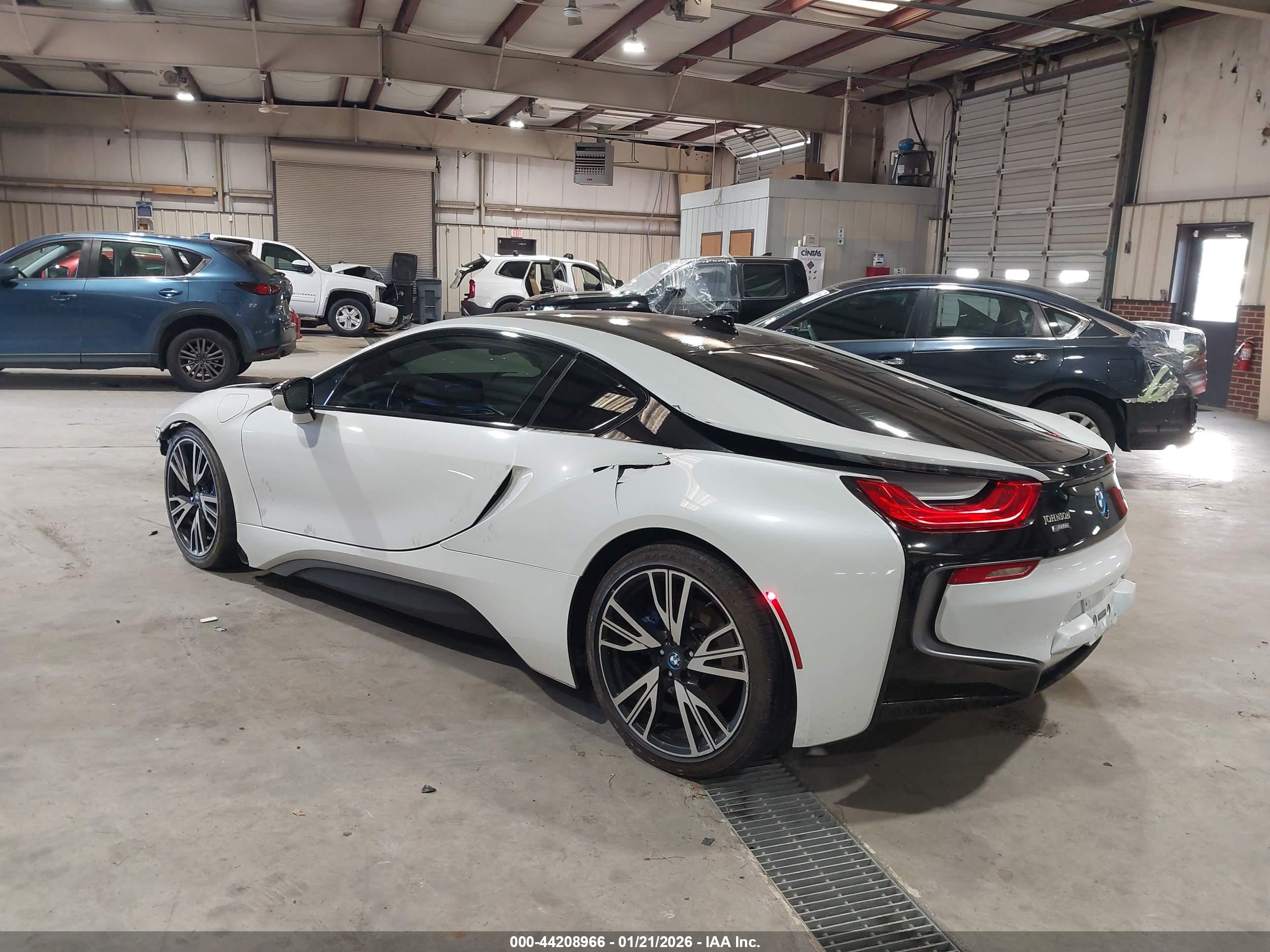 BMW I8 image 3