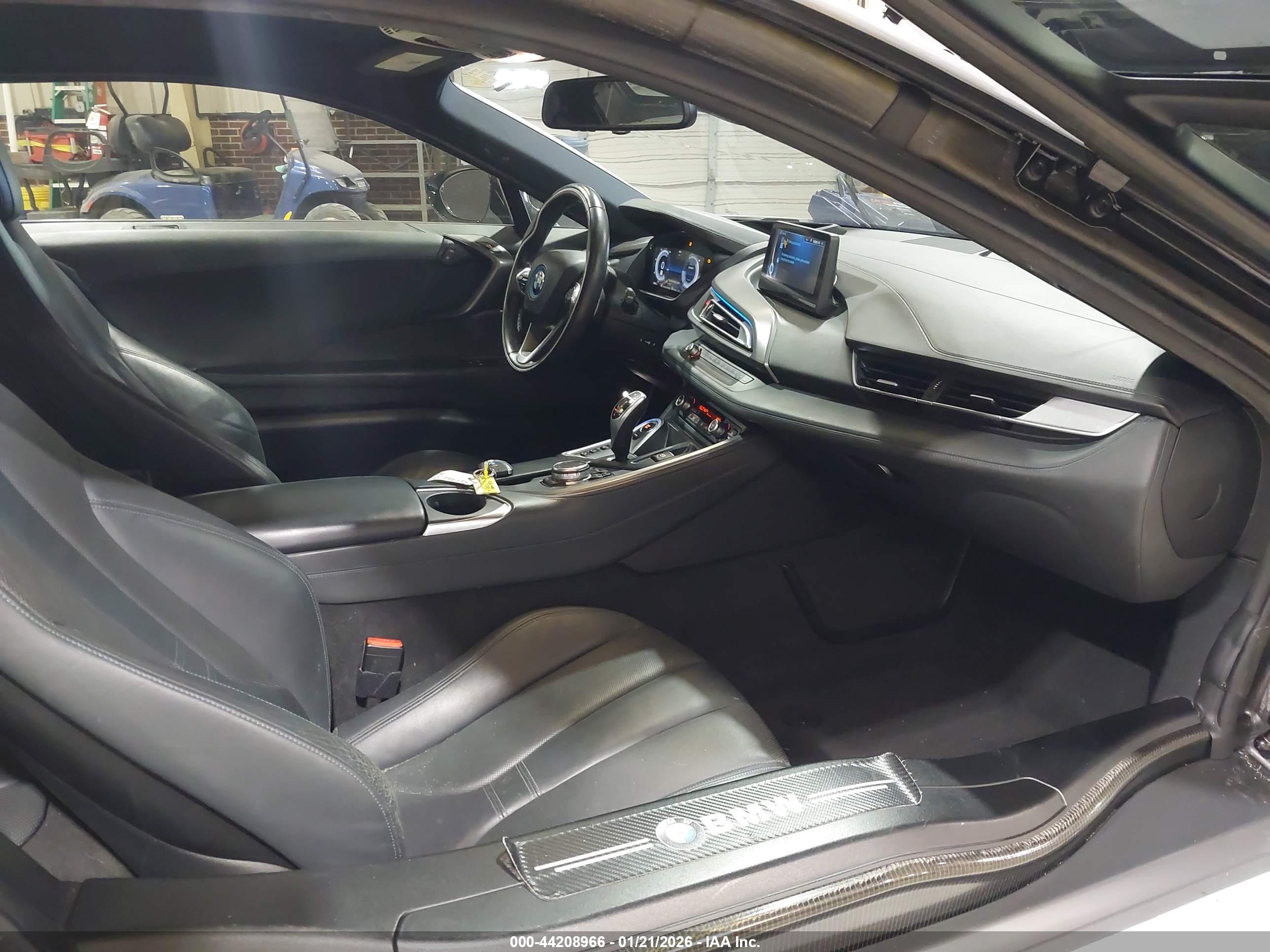 BMW I8 image 5