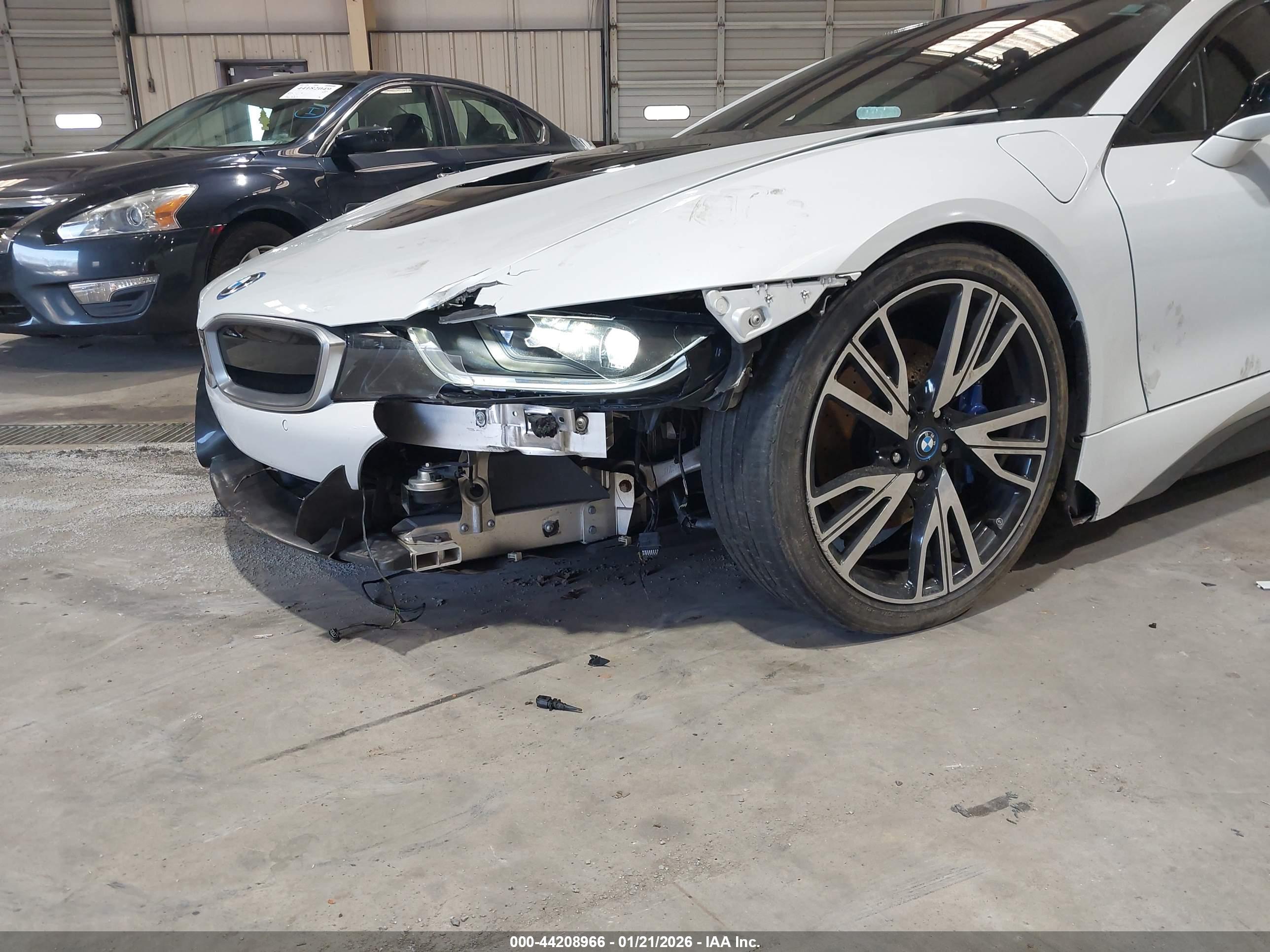 BMW I8 image 6