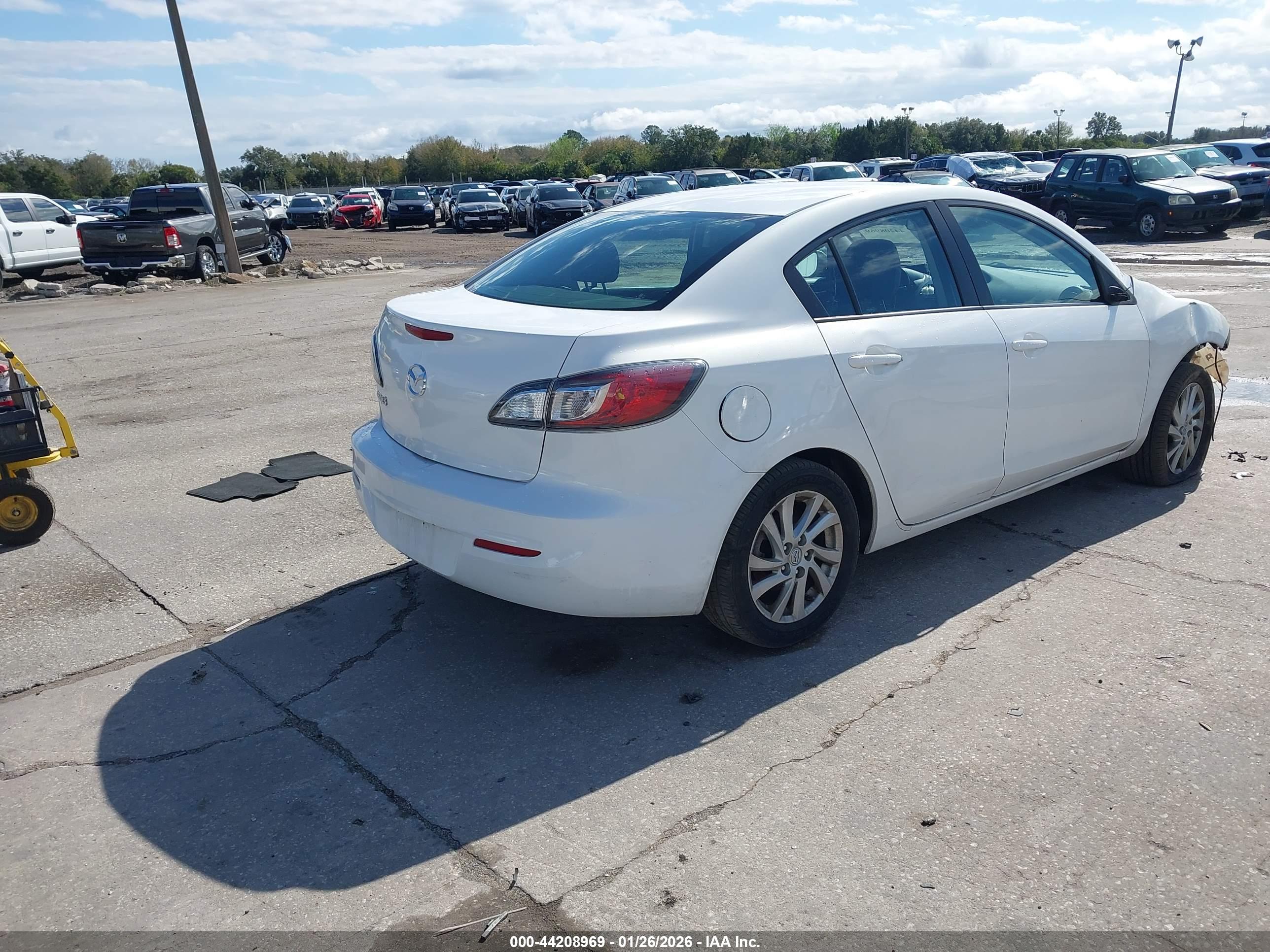 MAZDA MAZDA3 image 4