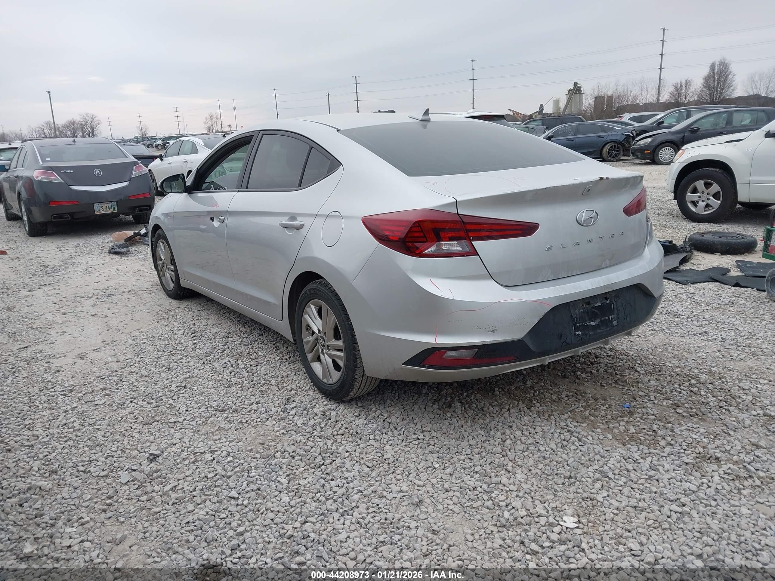 HYUNDAI ELANTRA image 3