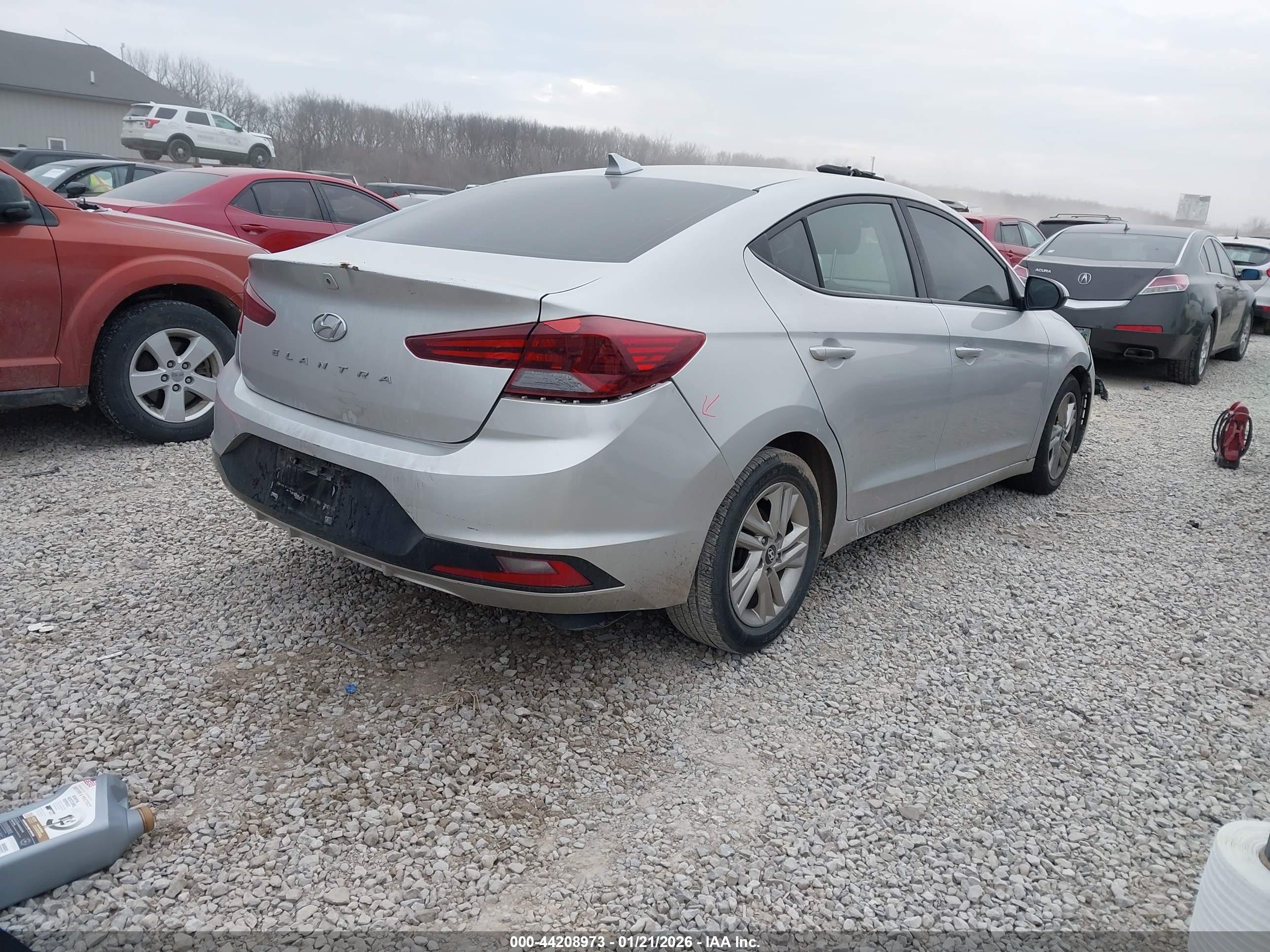 HYUNDAI ELANTRA image 4
