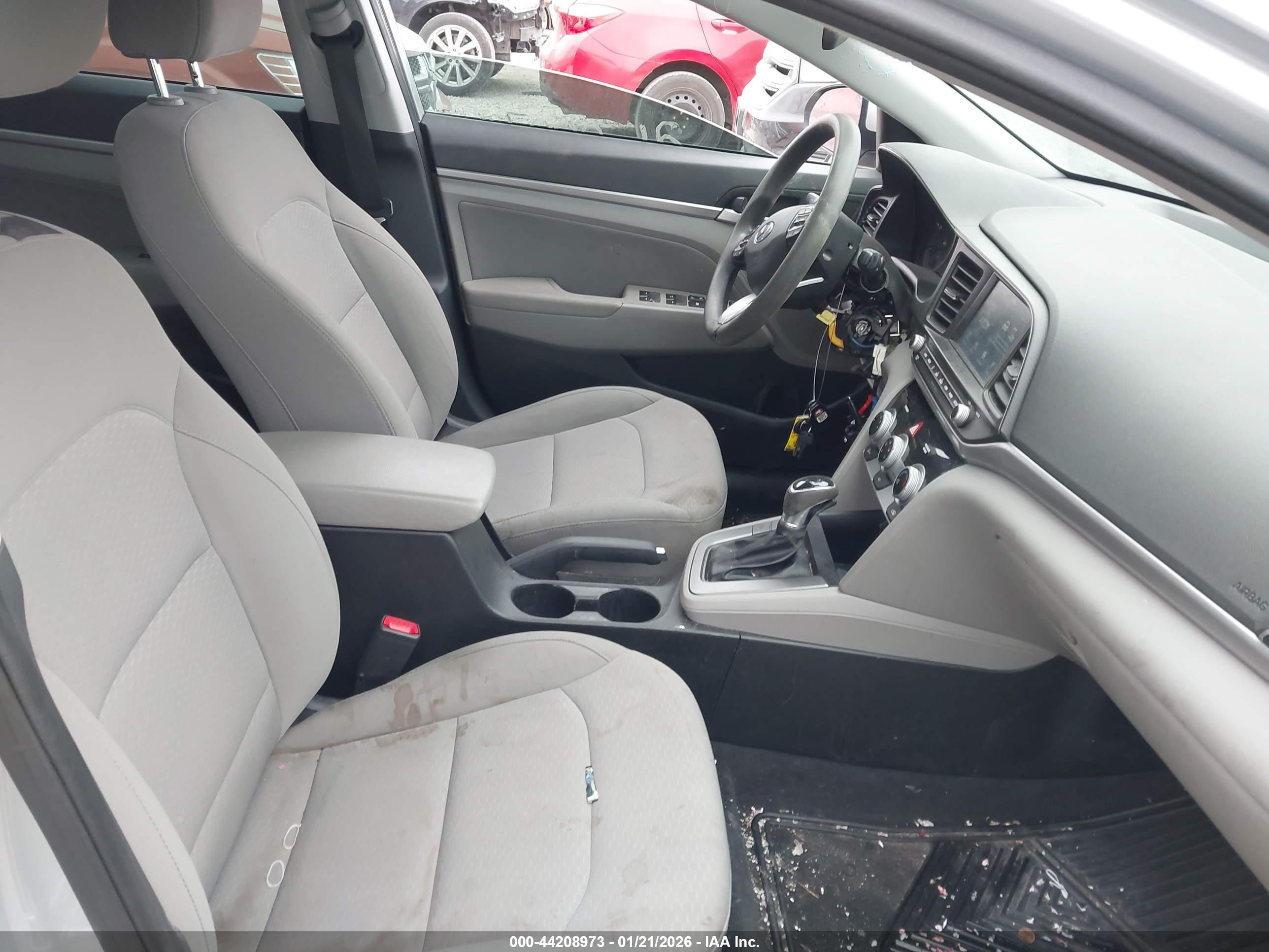 HYUNDAI ELANTRA image 5