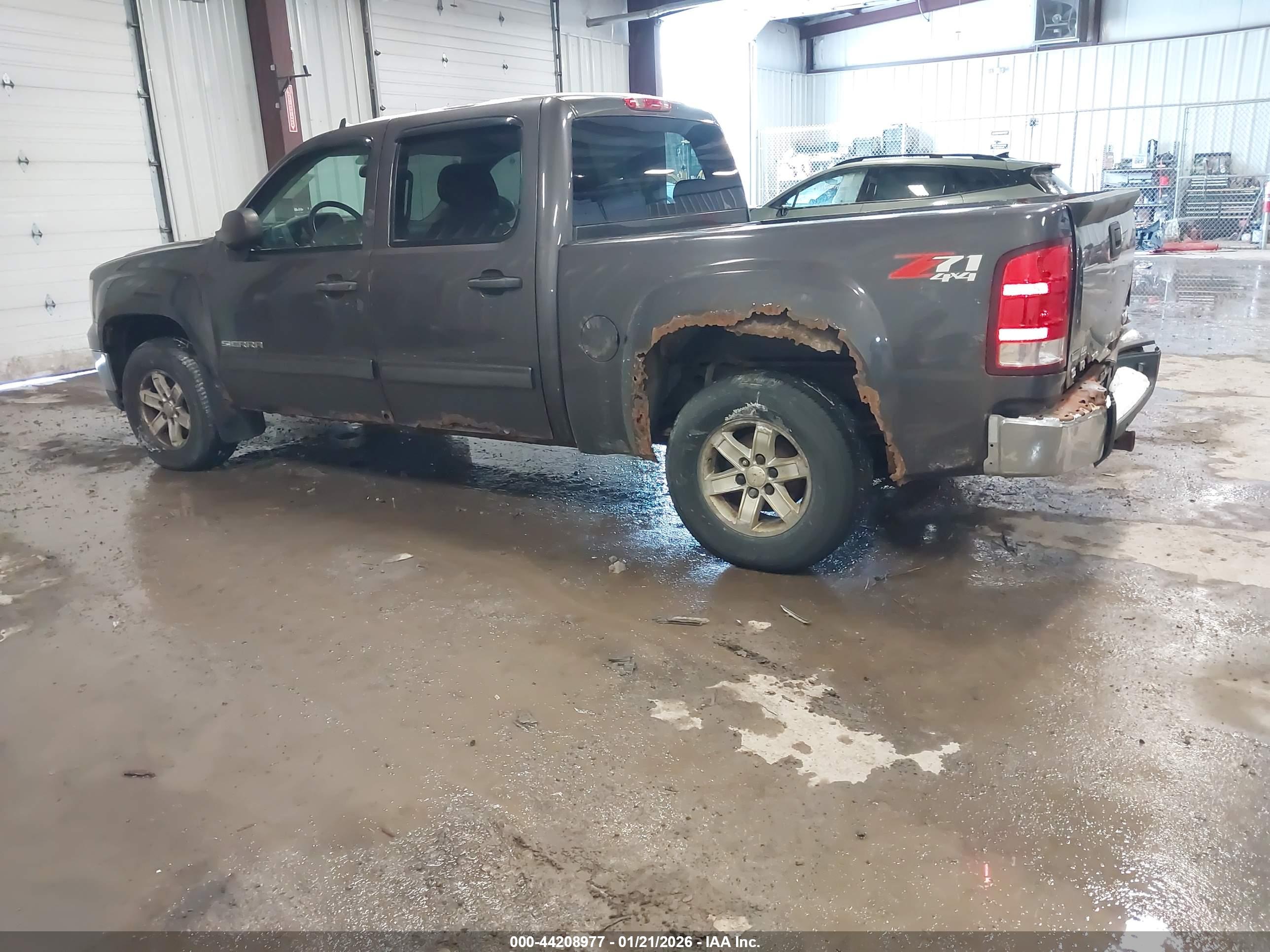 GMC SIERRA image 3