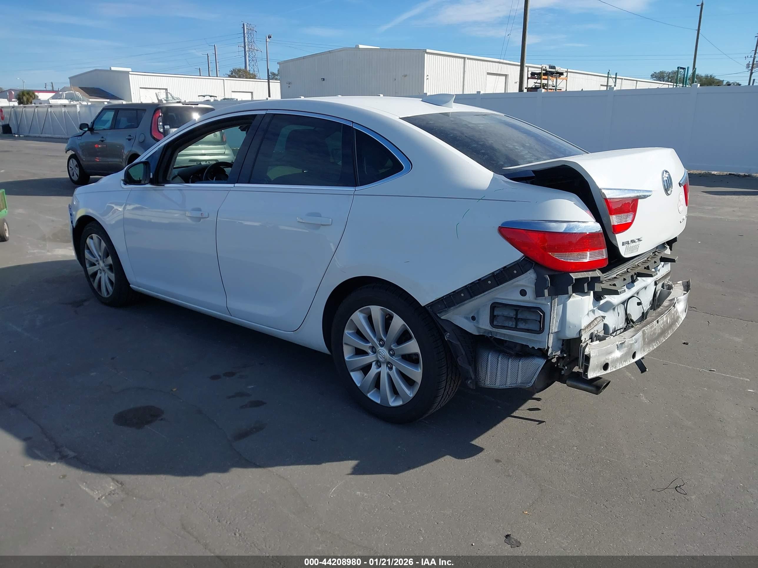 BUICK VERANO image 3