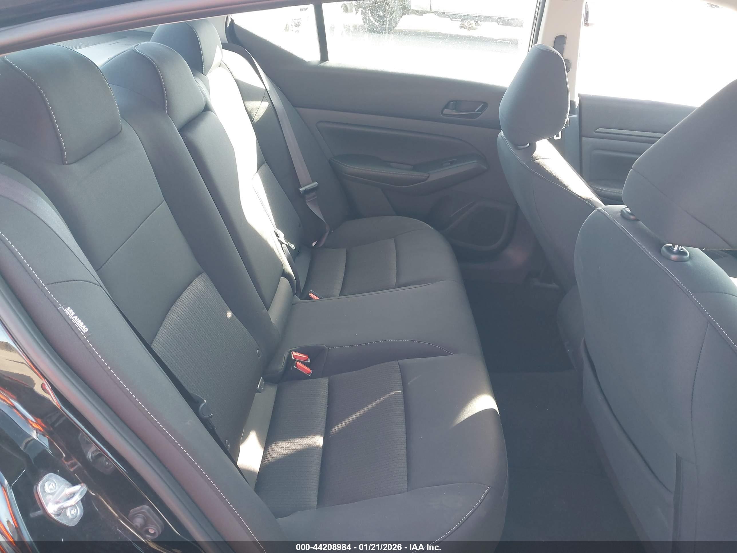NISSAN ALTIMA image 8