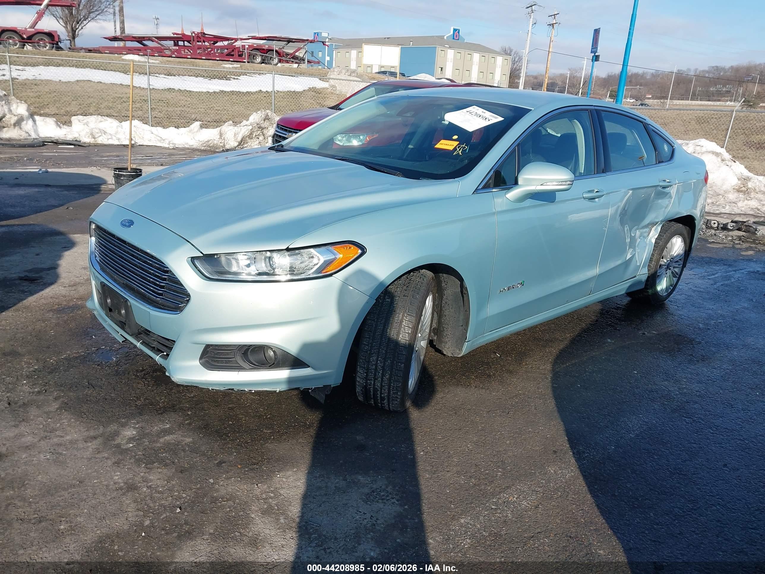 FORD FUSION image 2
