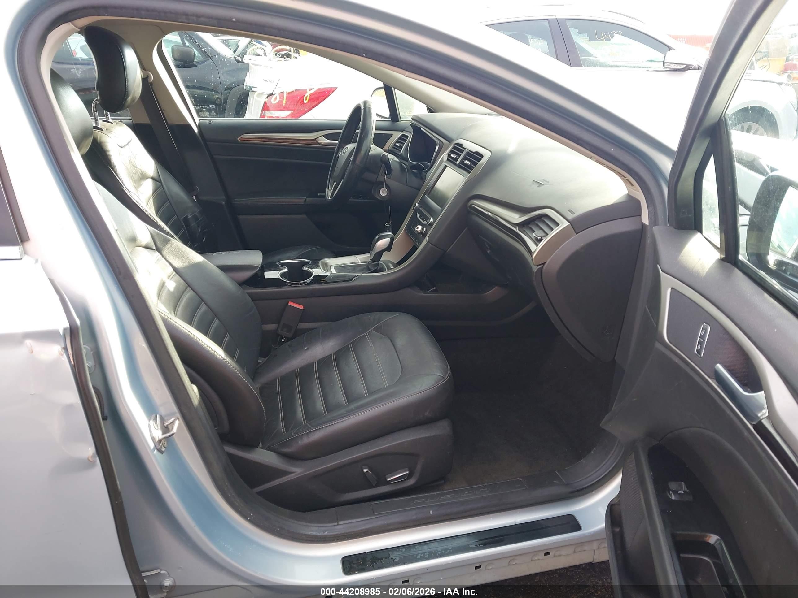 FORD FUSION image 5