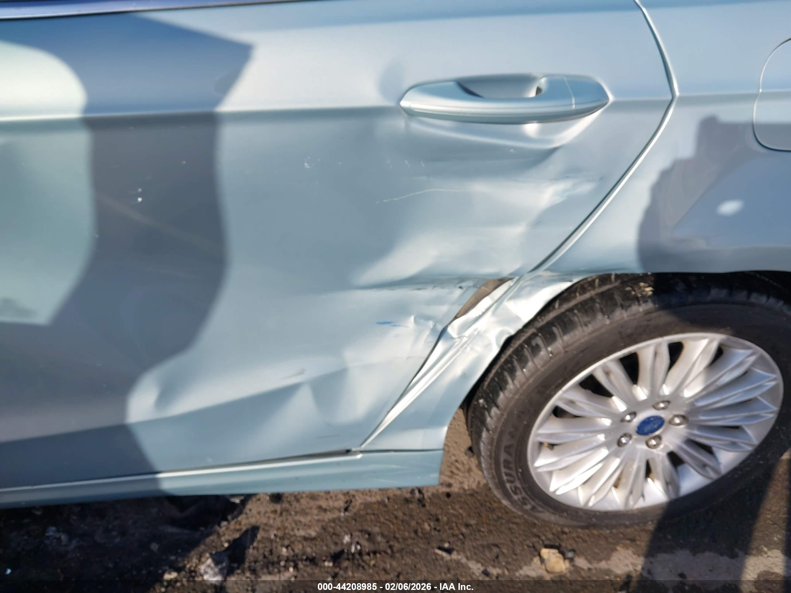 FORD FUSION image 6