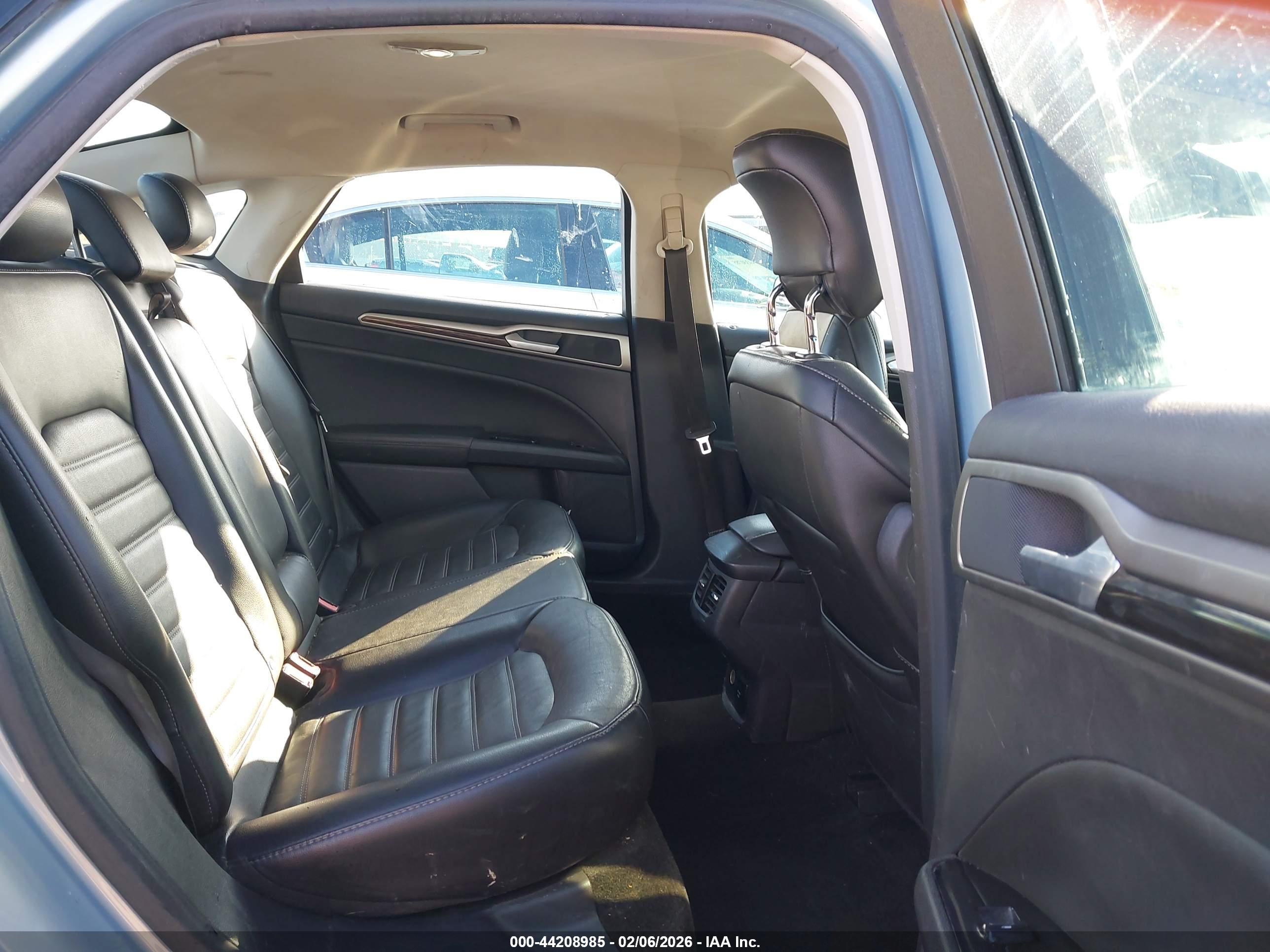 FORD FUSION image 8